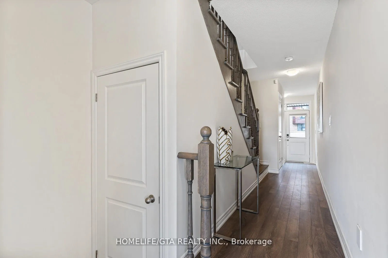 7 Holyrood Crescent