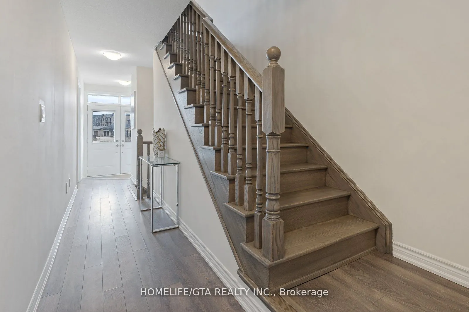7 Holyrood Crescent