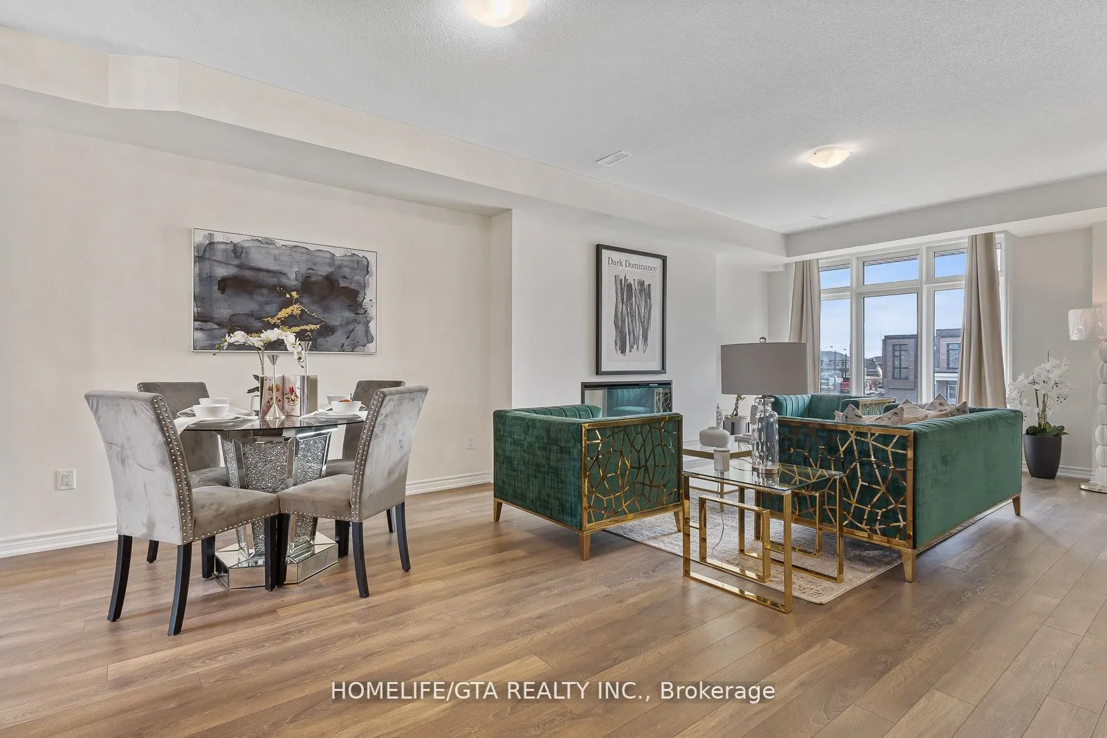 7 Holyrood Crescent