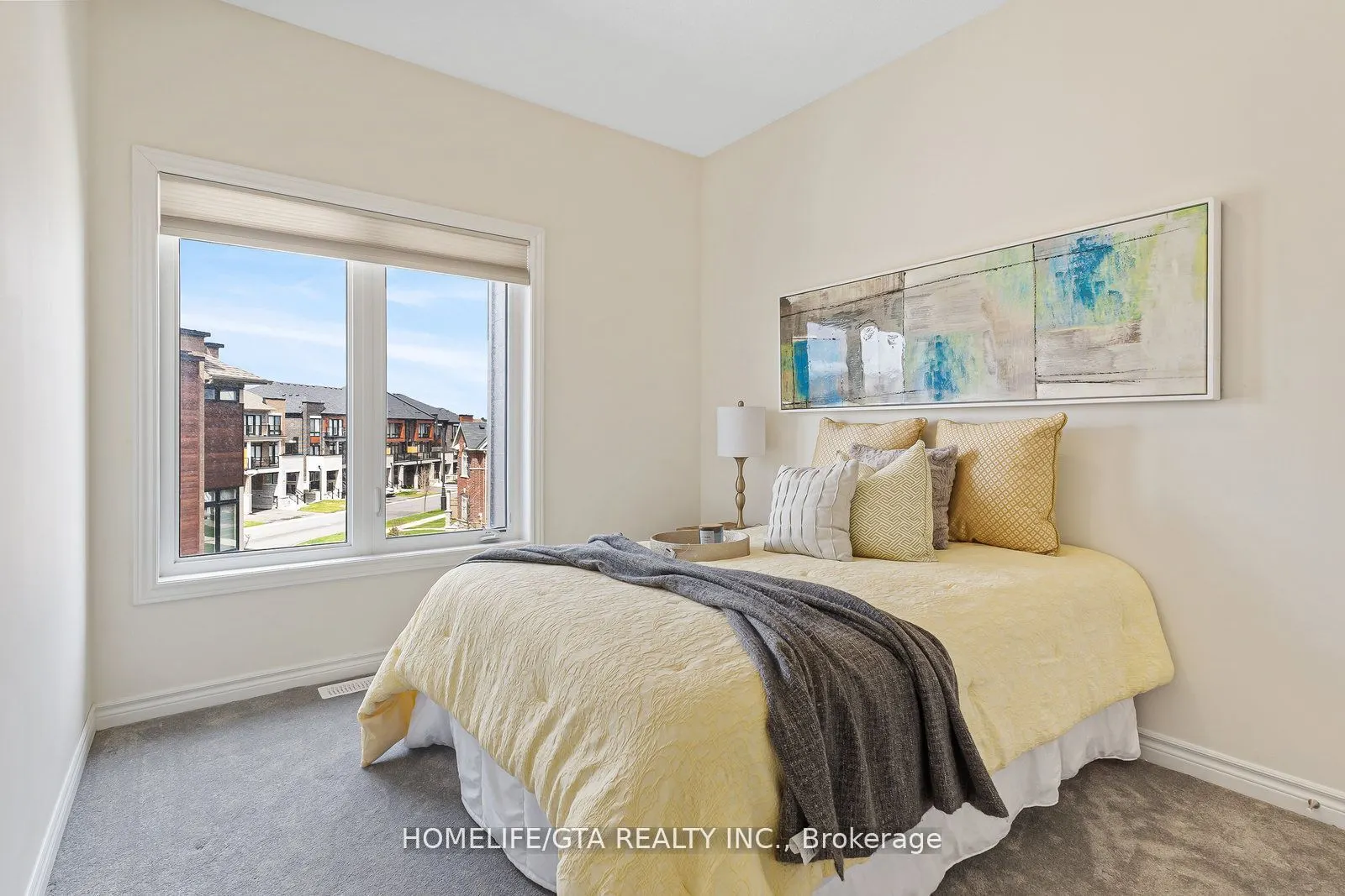 7 Holyrood Crescent