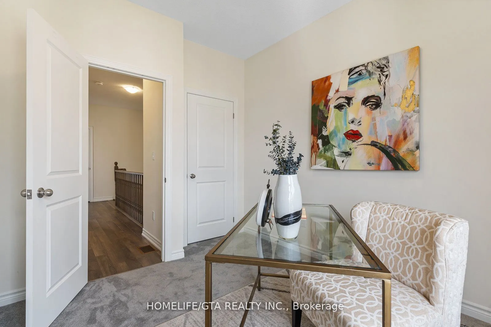 7 Holyrood Crescent