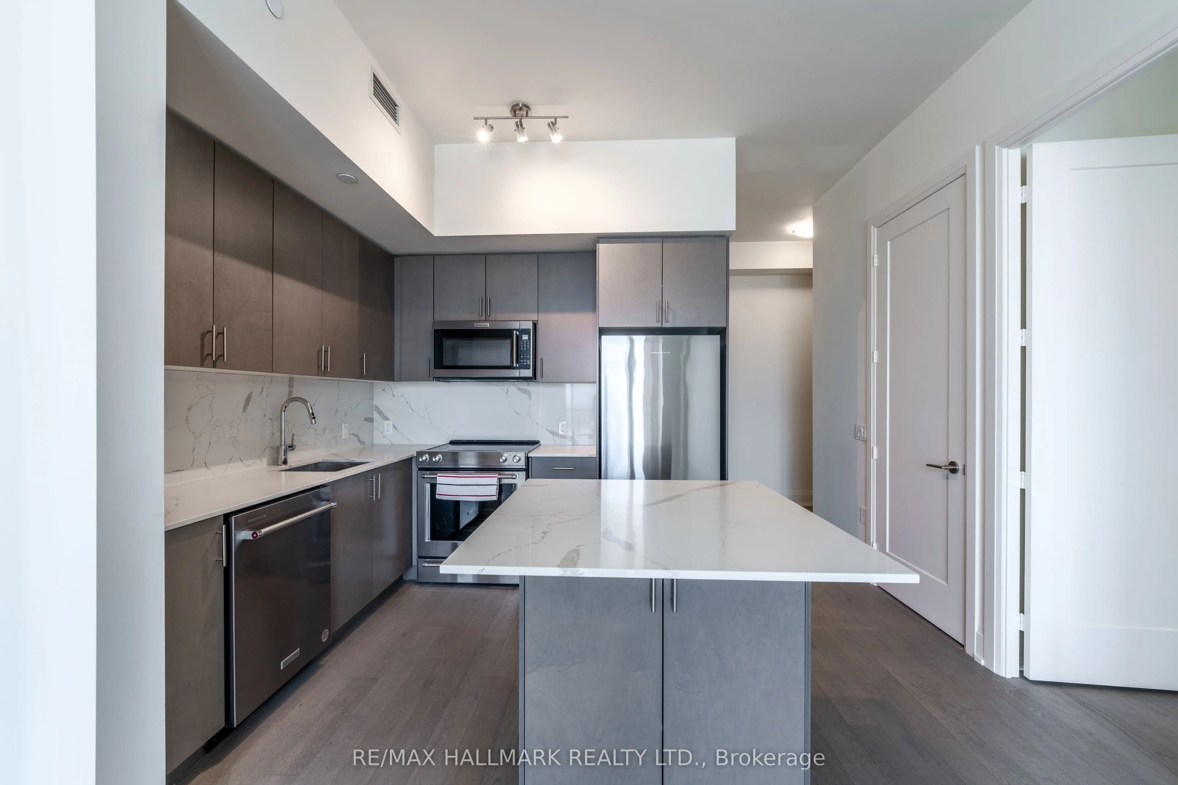 9000 Jane Street, #PH114