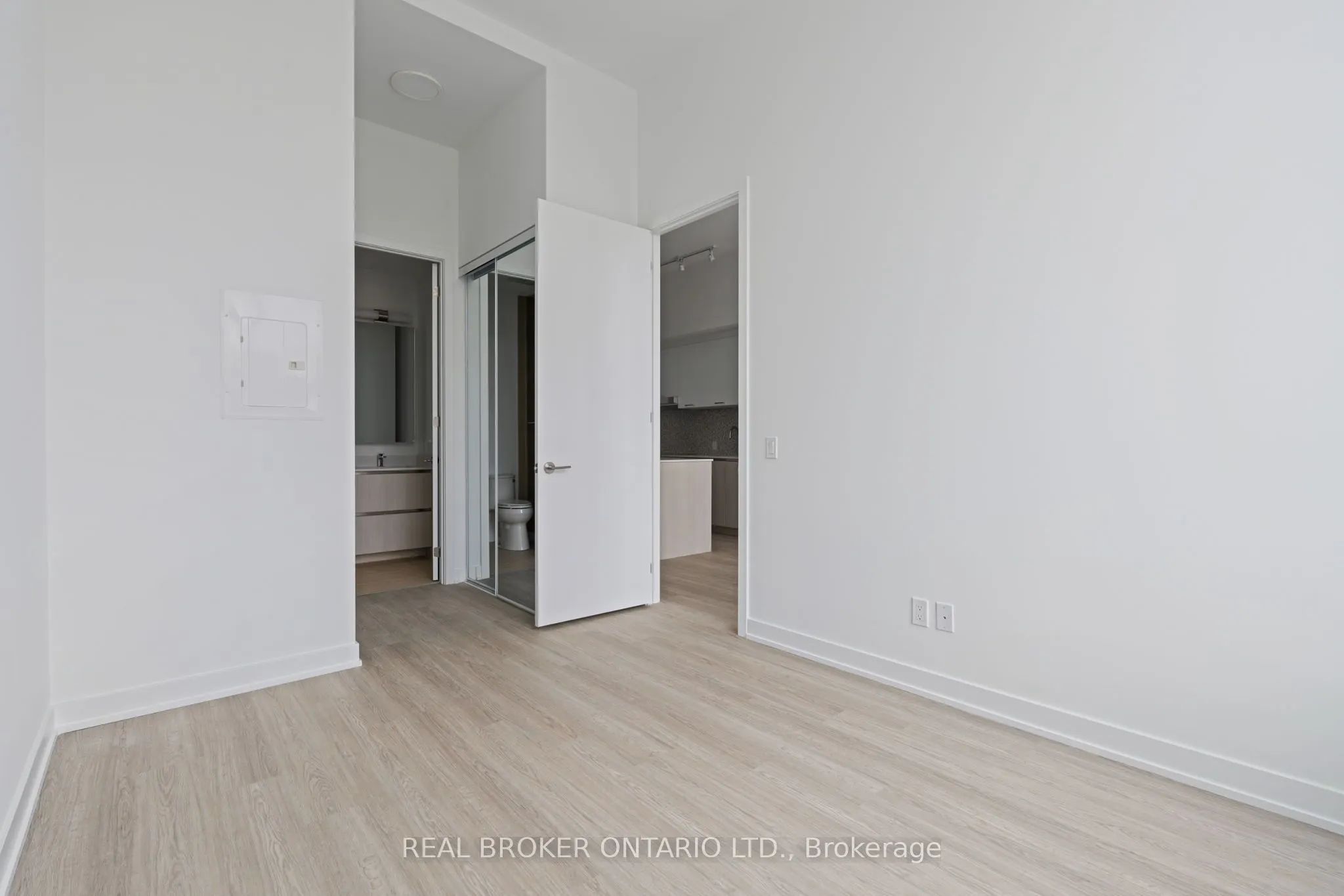 8188 Yonge Street, #104