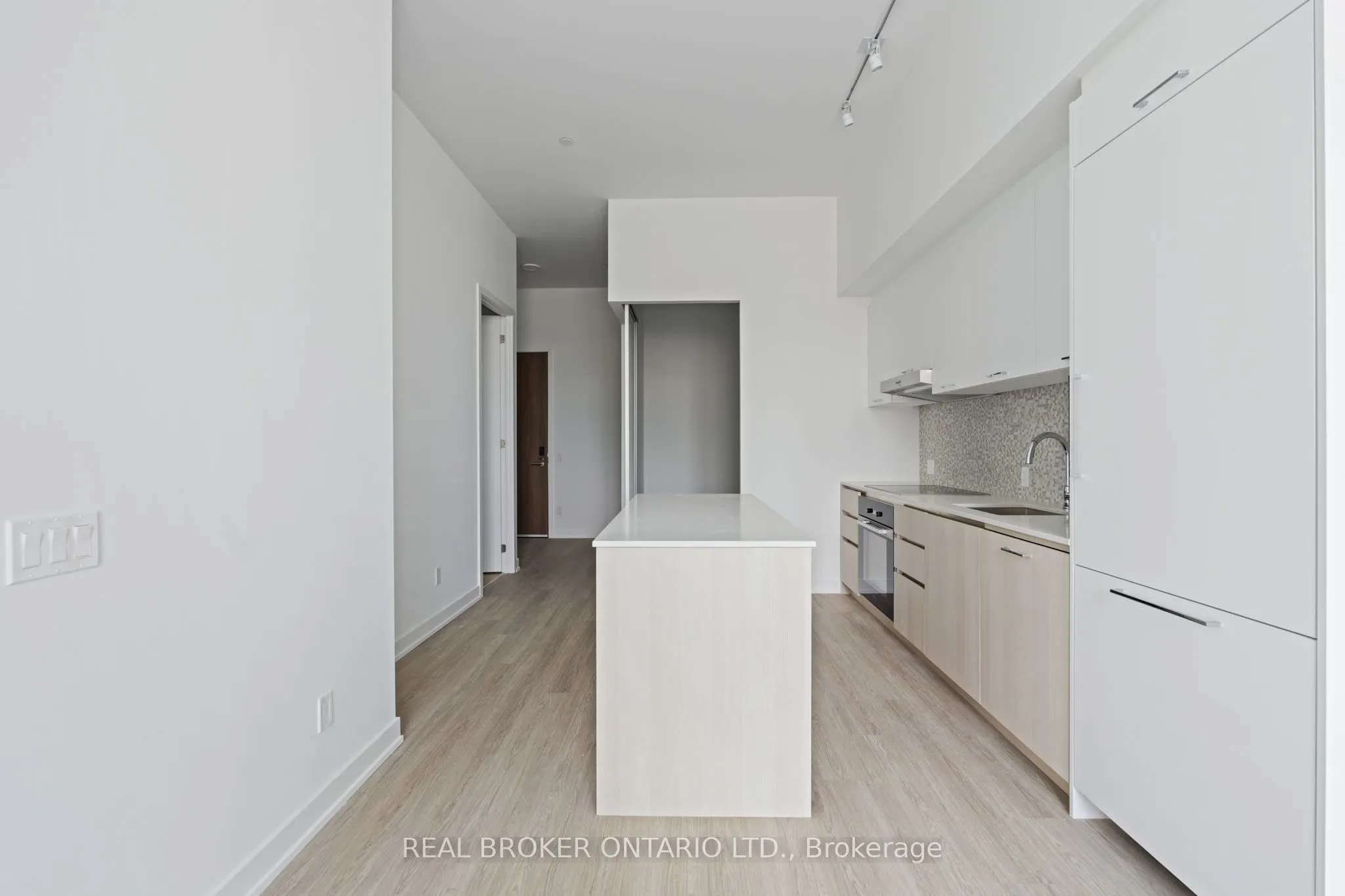 8188 Yonge Street, #104