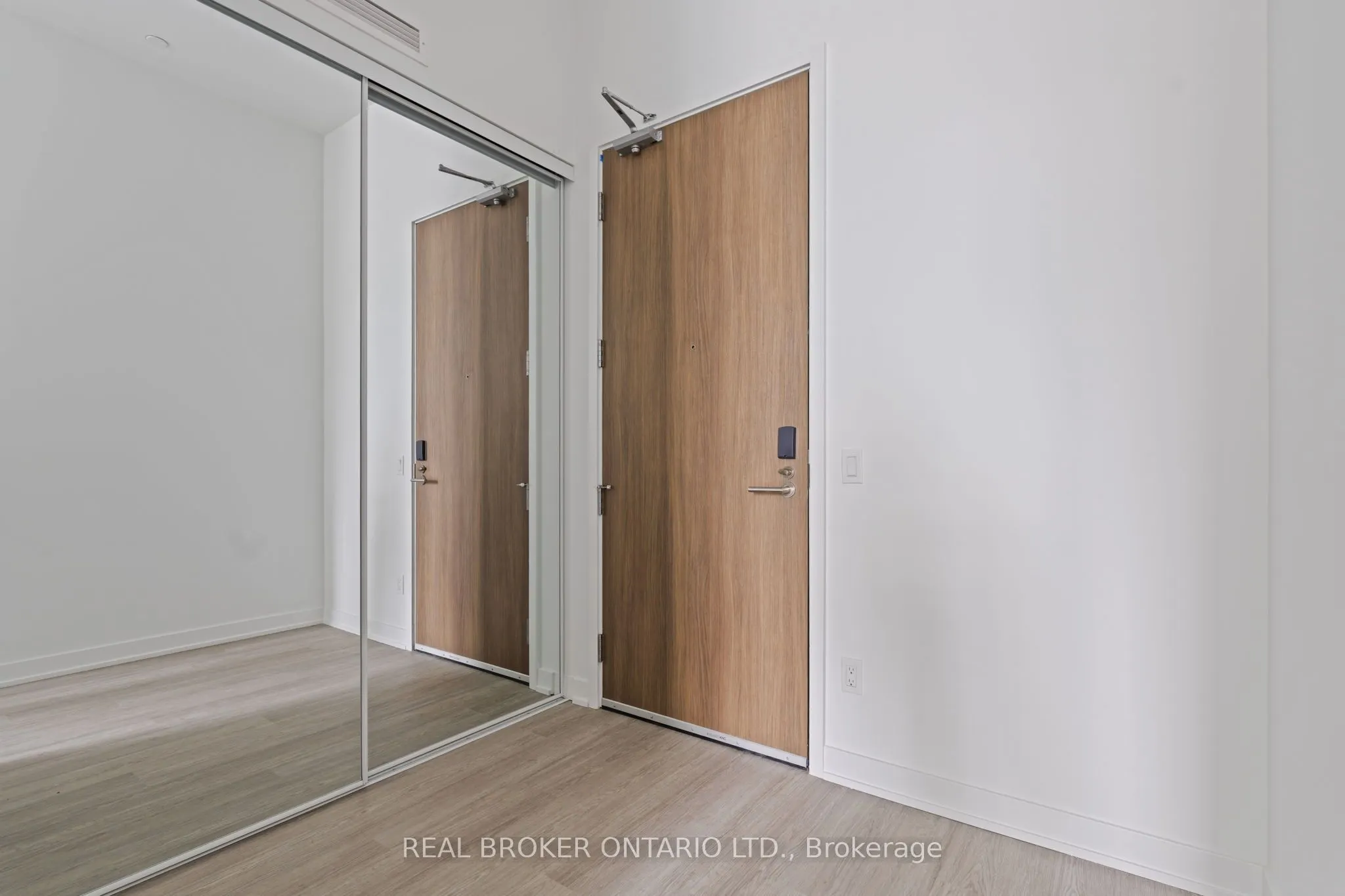 8188 Yonge Street, #104