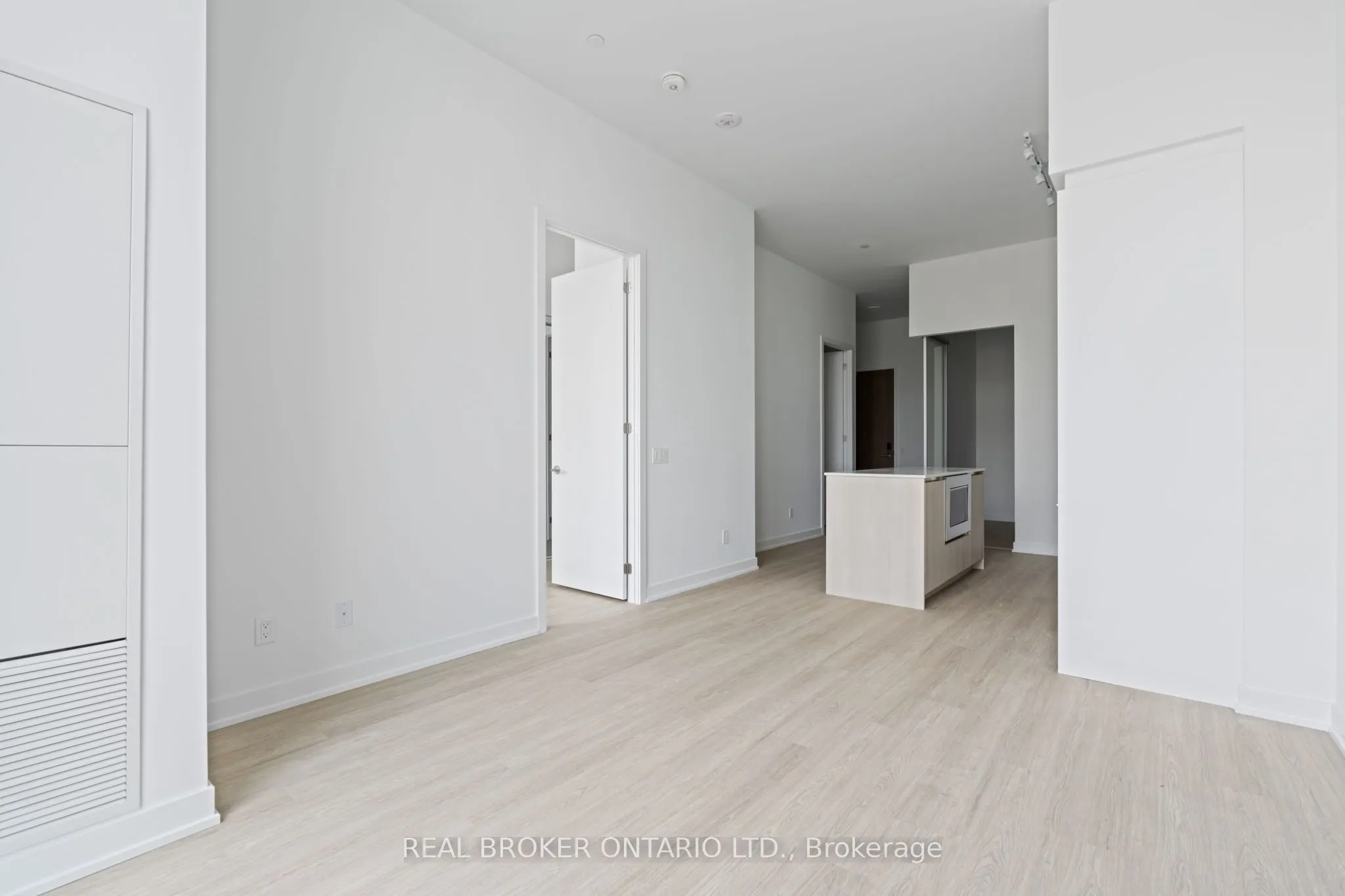 8188 Yonge Street, #104