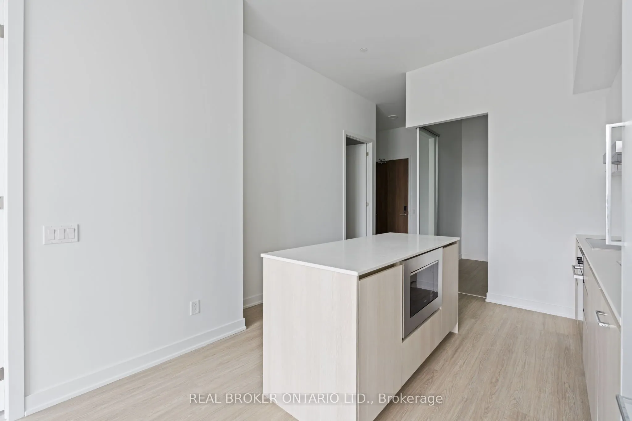 8188 Yonge Street, #104