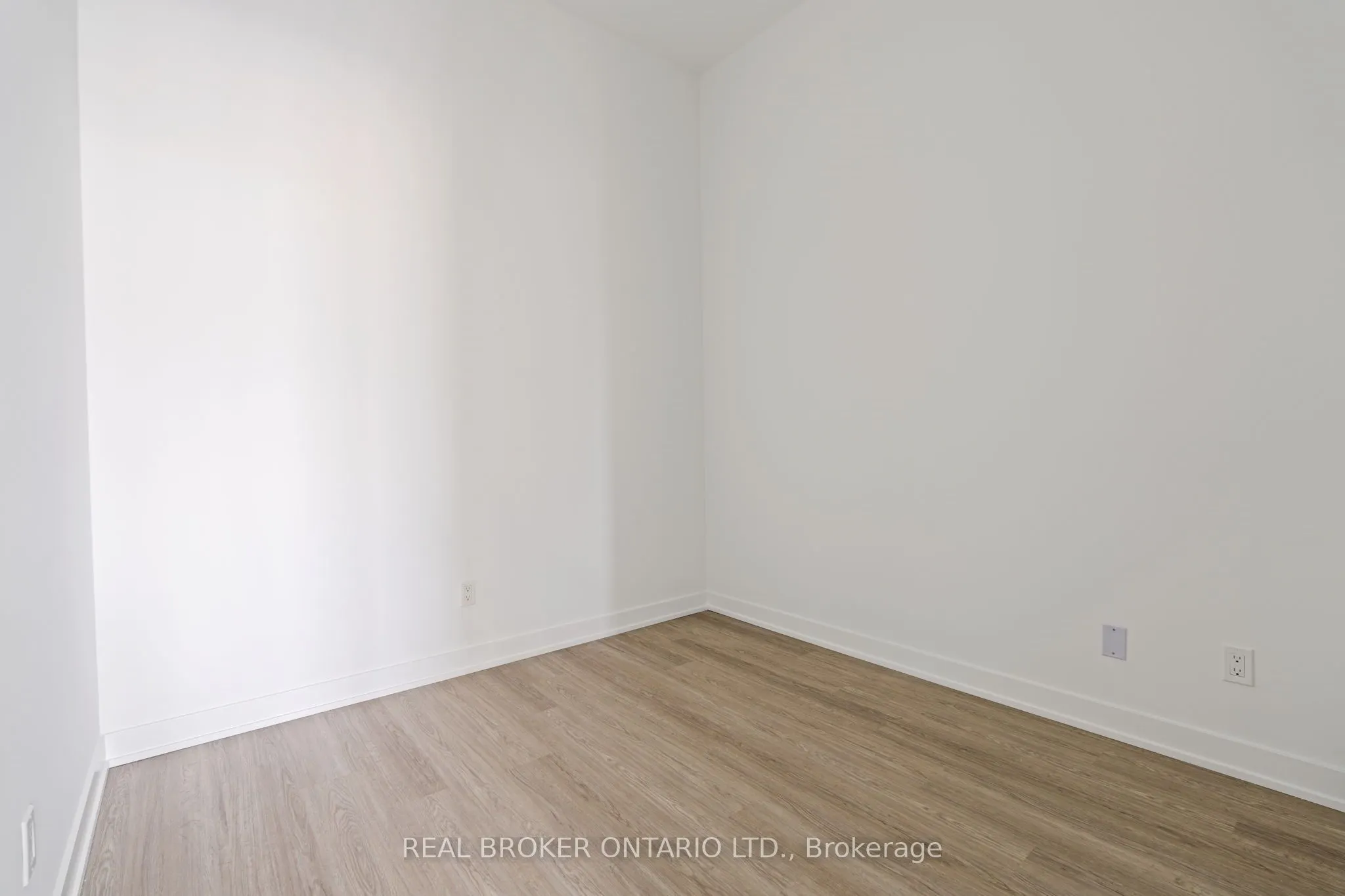 8188 Yonge Street, #104