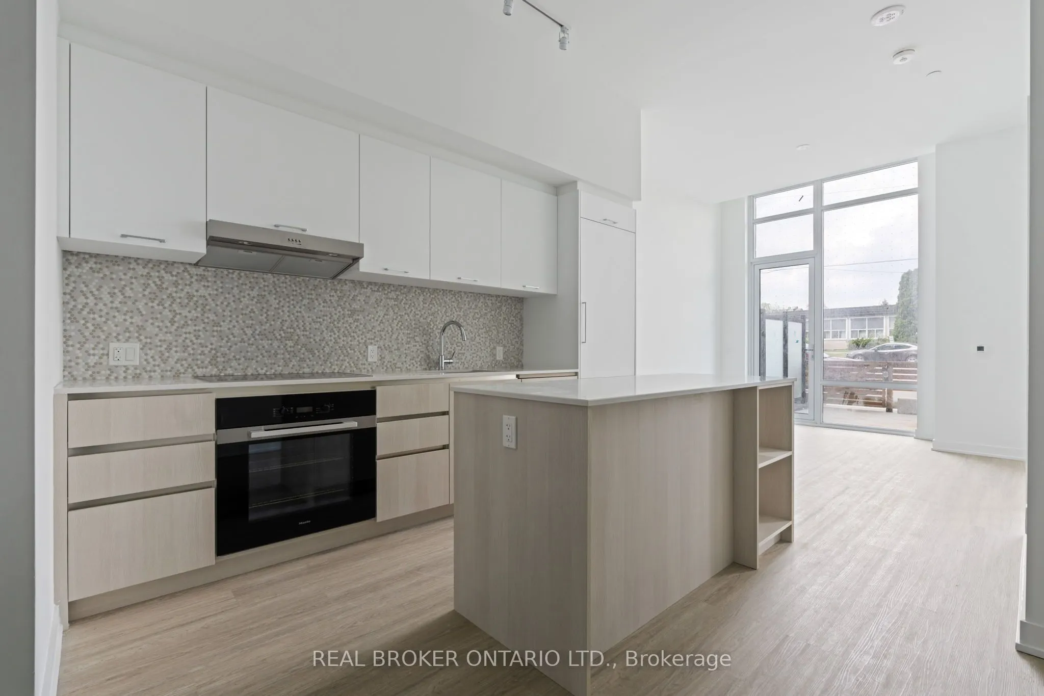 8188 Yonge Street, #104