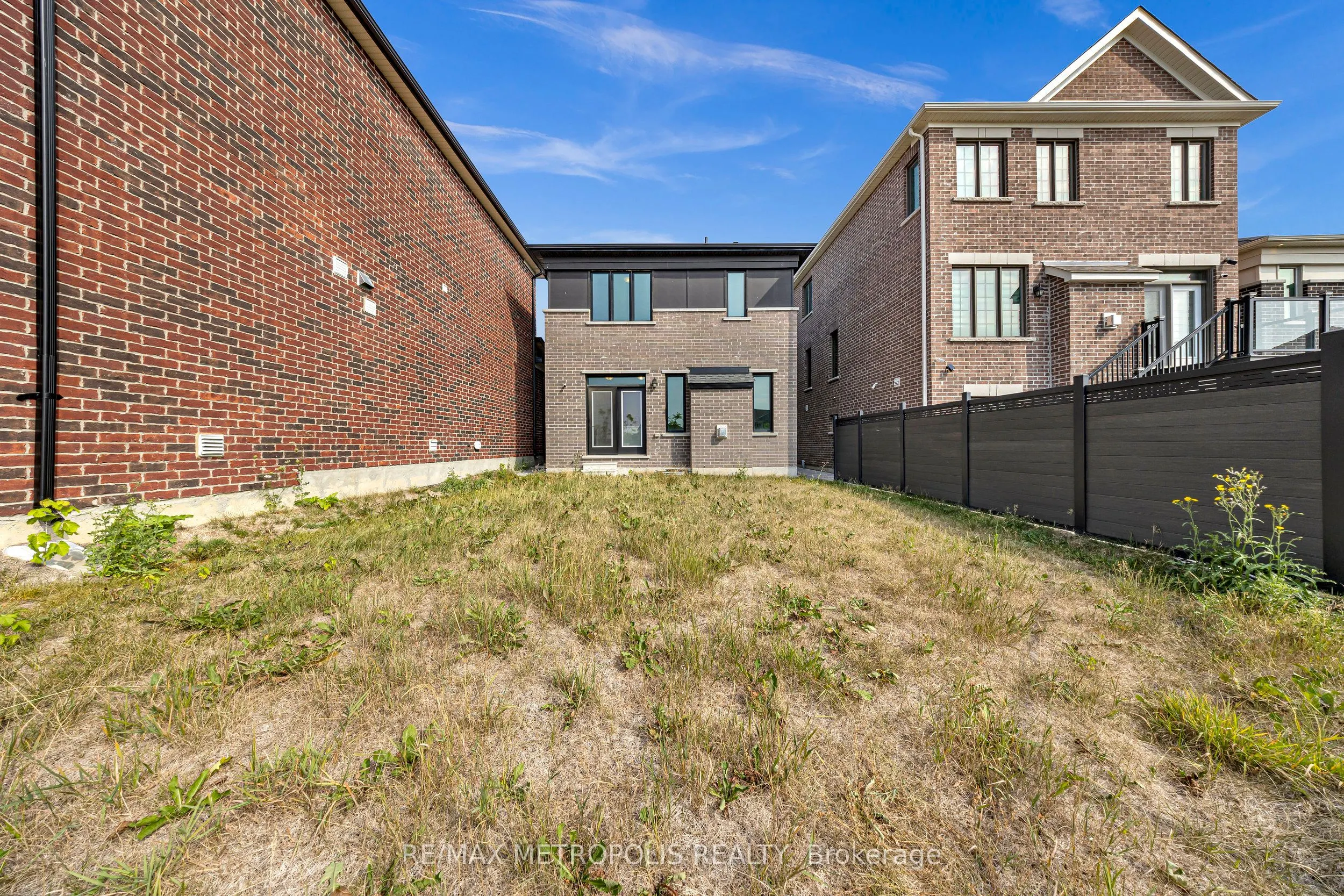 5 Erin Ridge Court