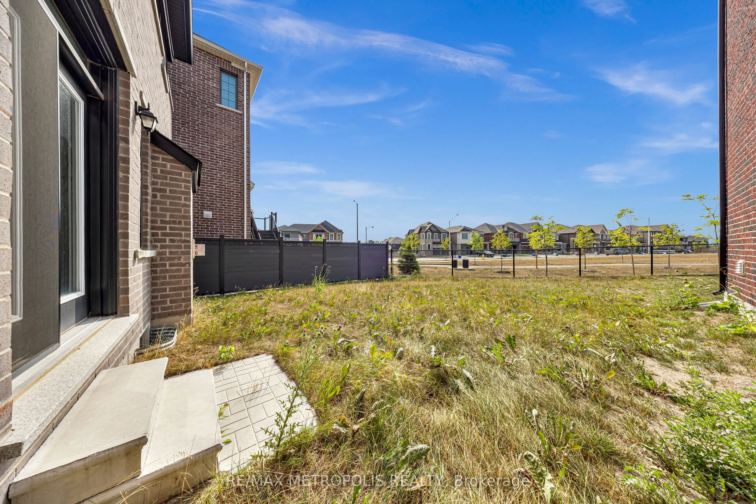5 Erin Ridge Court