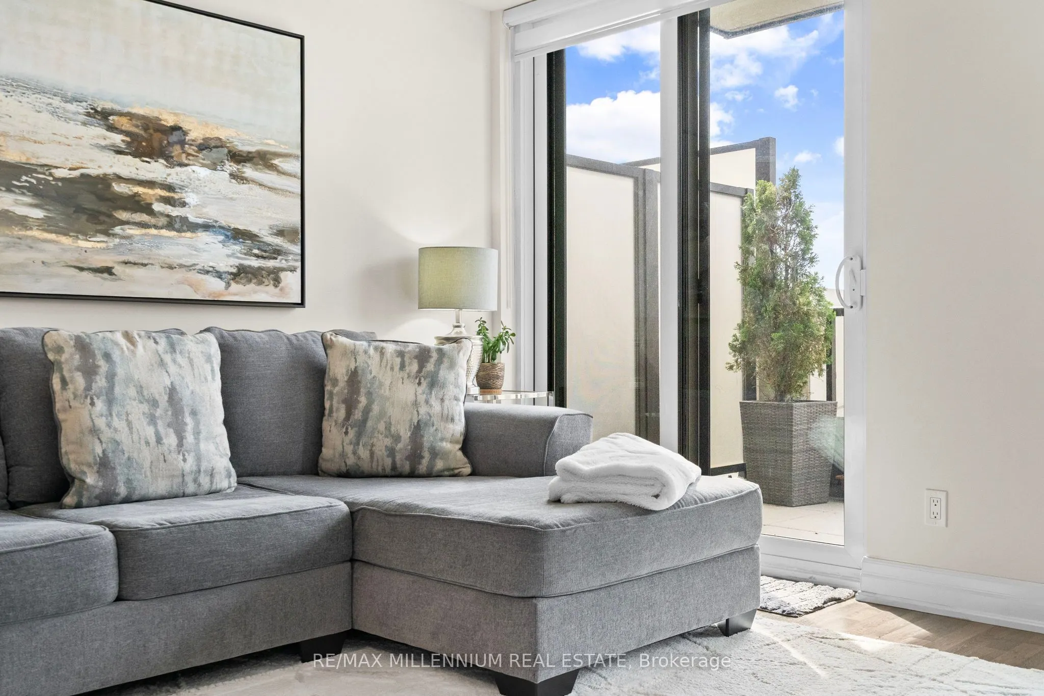 9075 Jane Street, #309