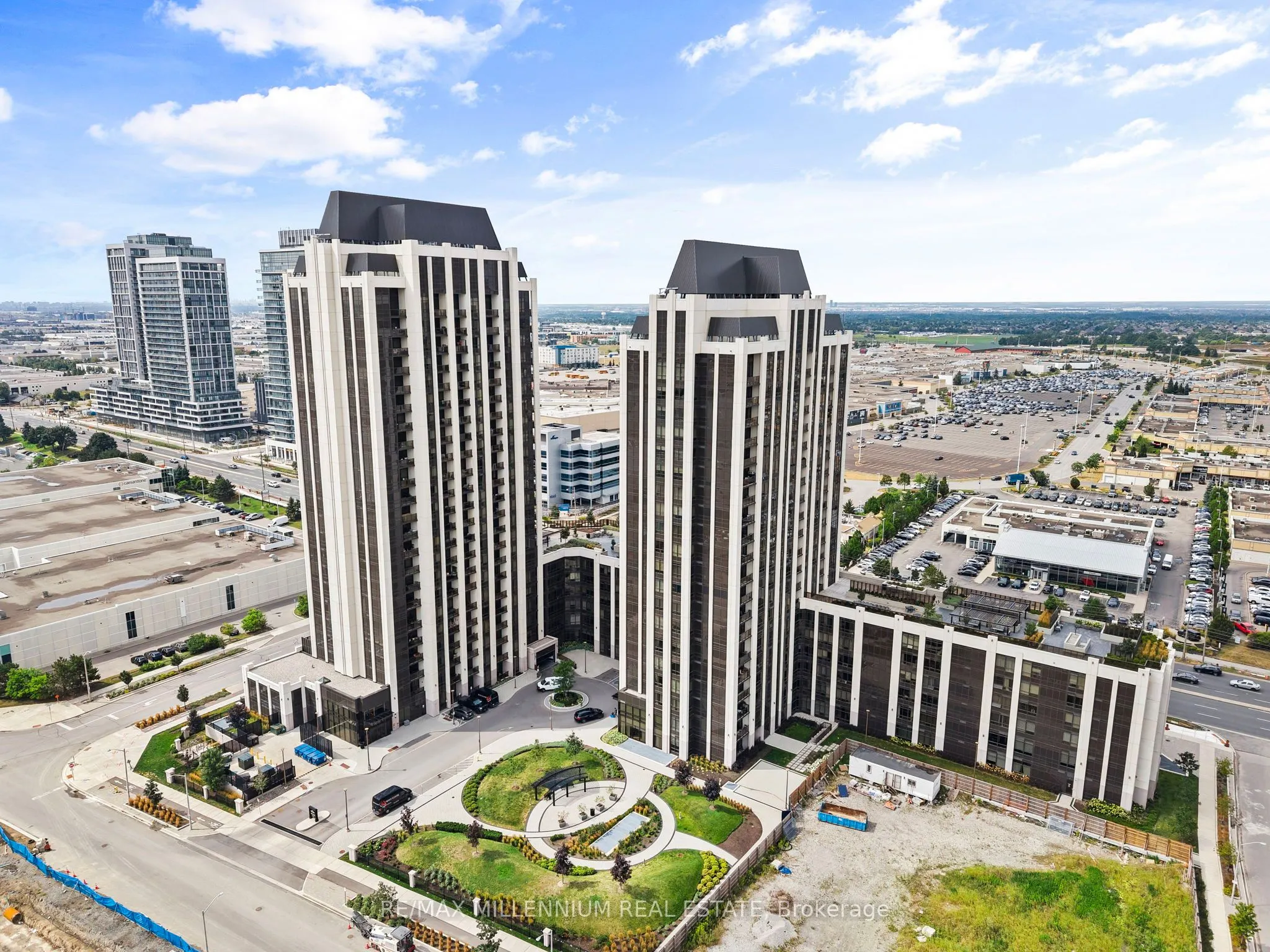 9075 Jane Street, #309