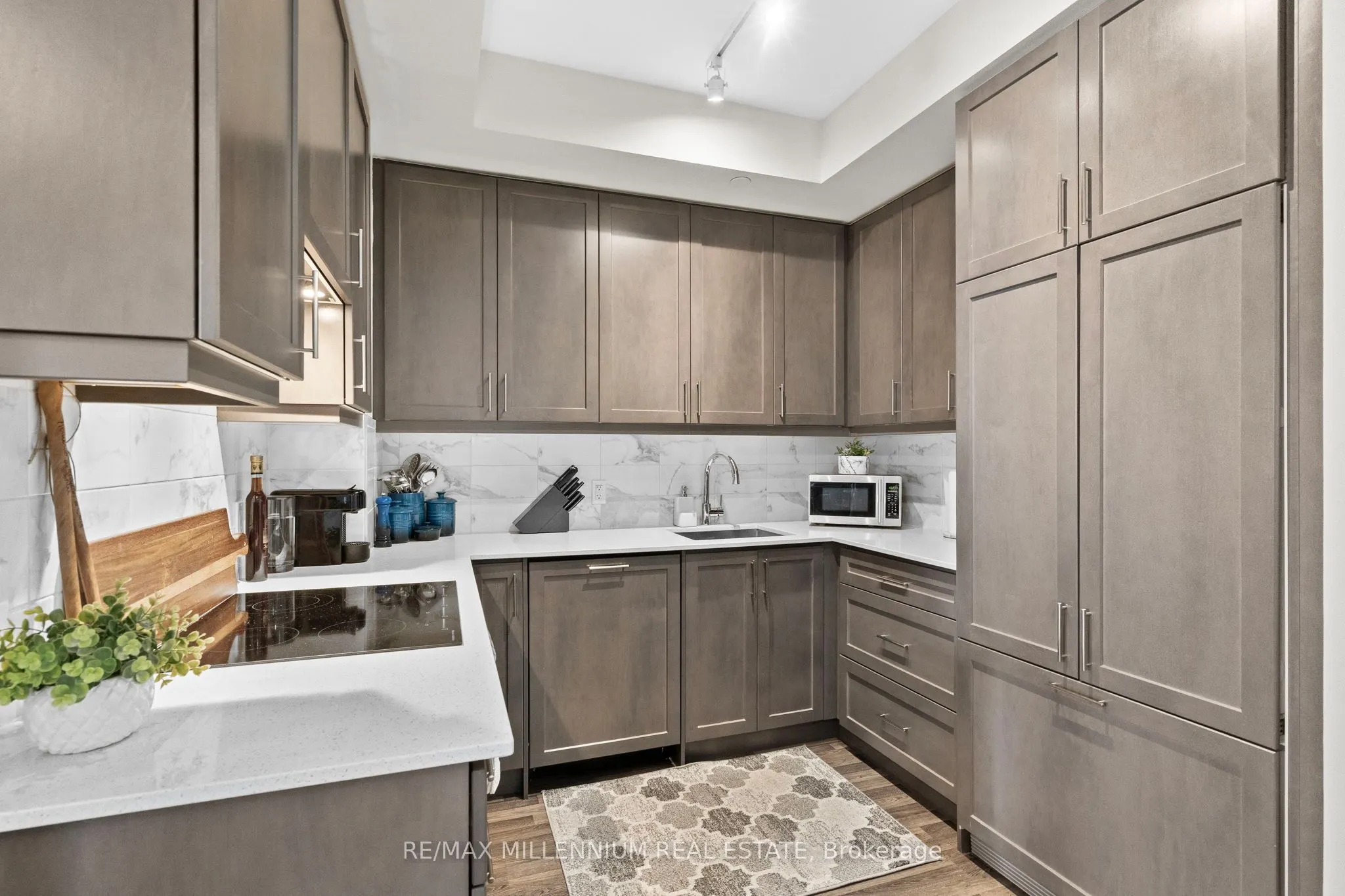 9075 Jane Street, #309