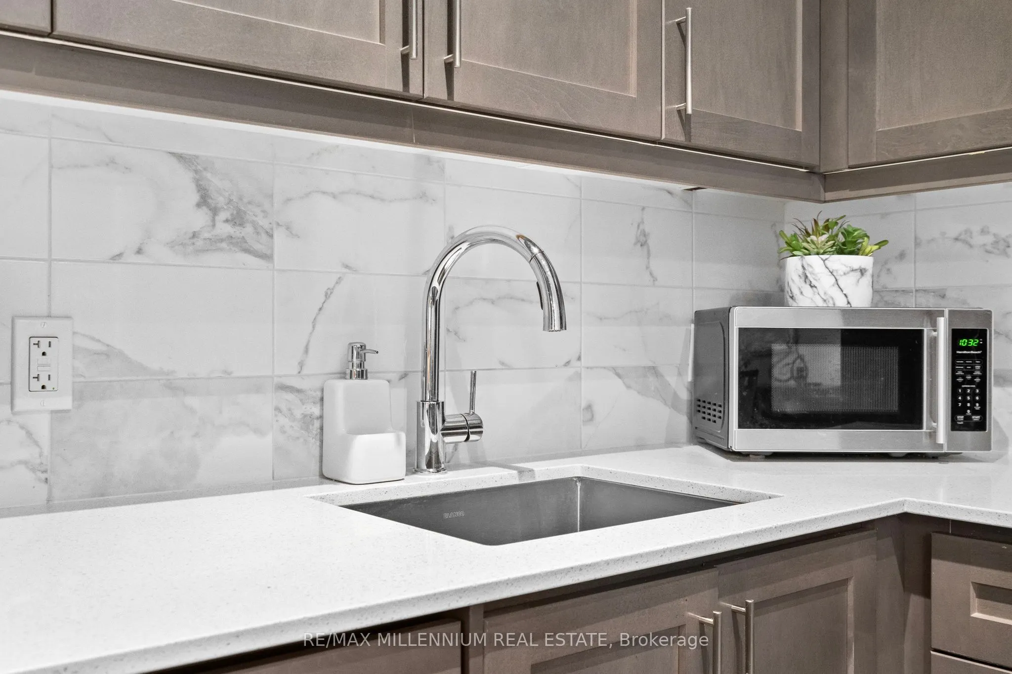 9075 Jane Street, #309