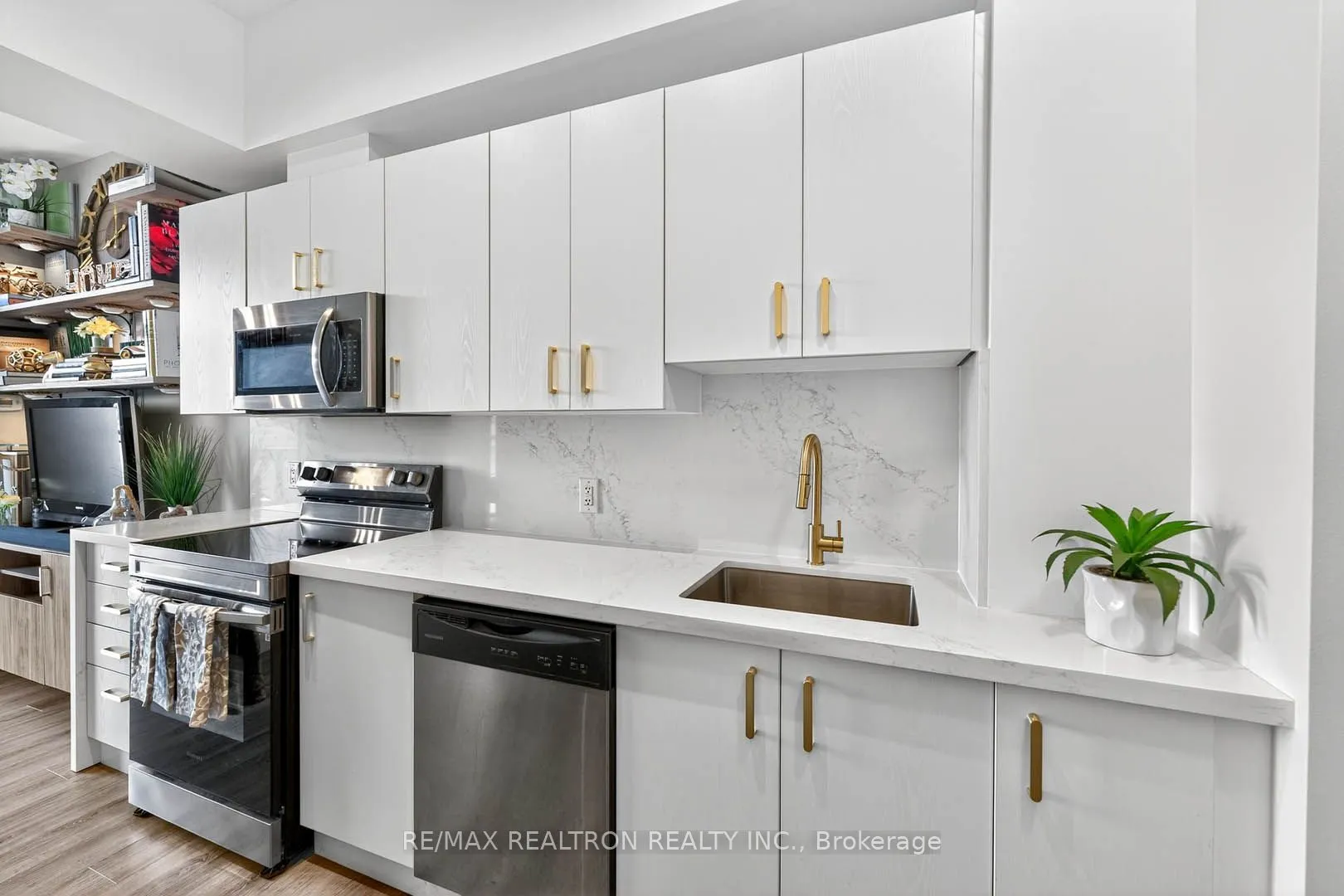 11611 YONGE Street, #525
