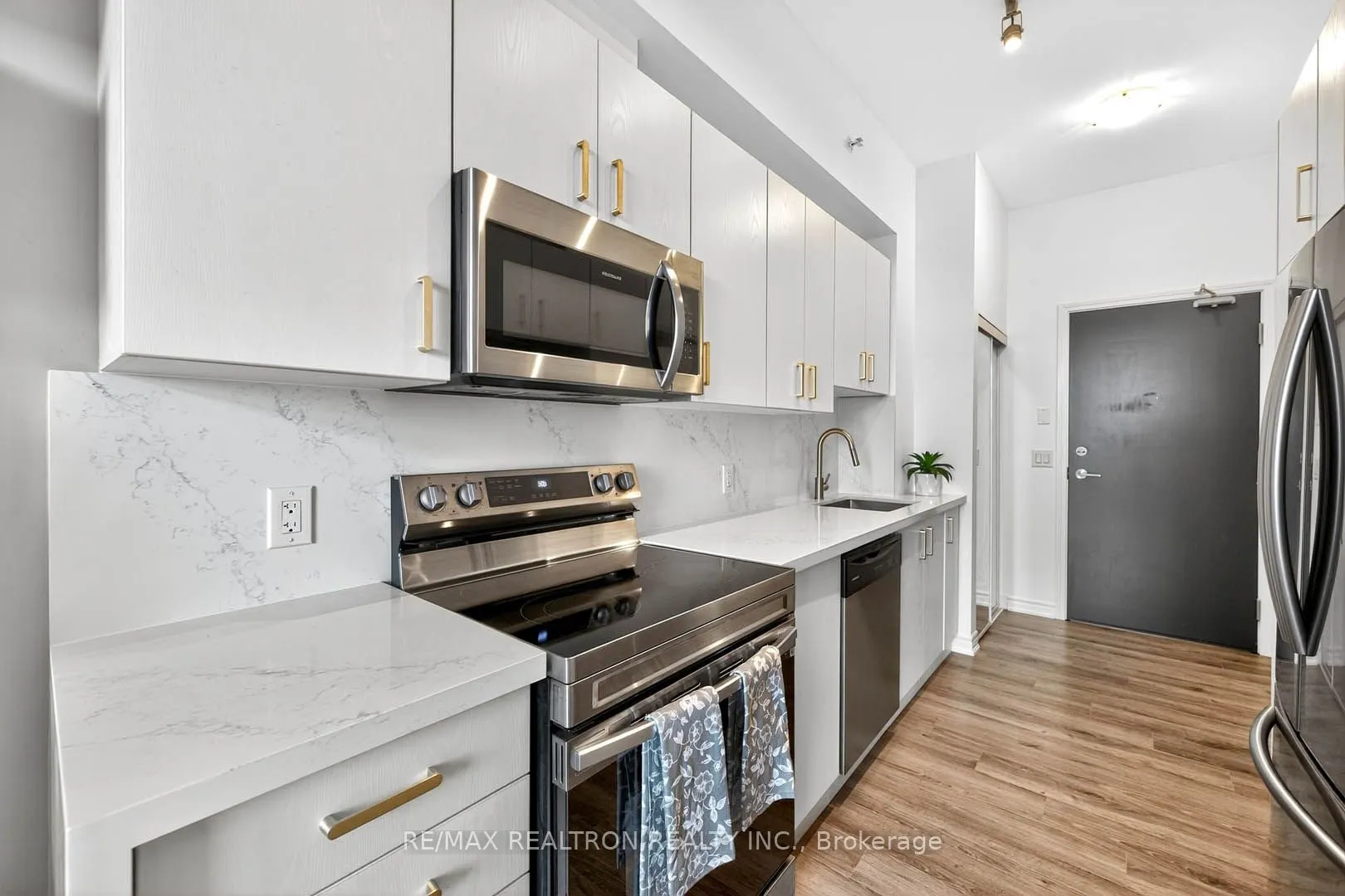 11611 YONGE Street, #525