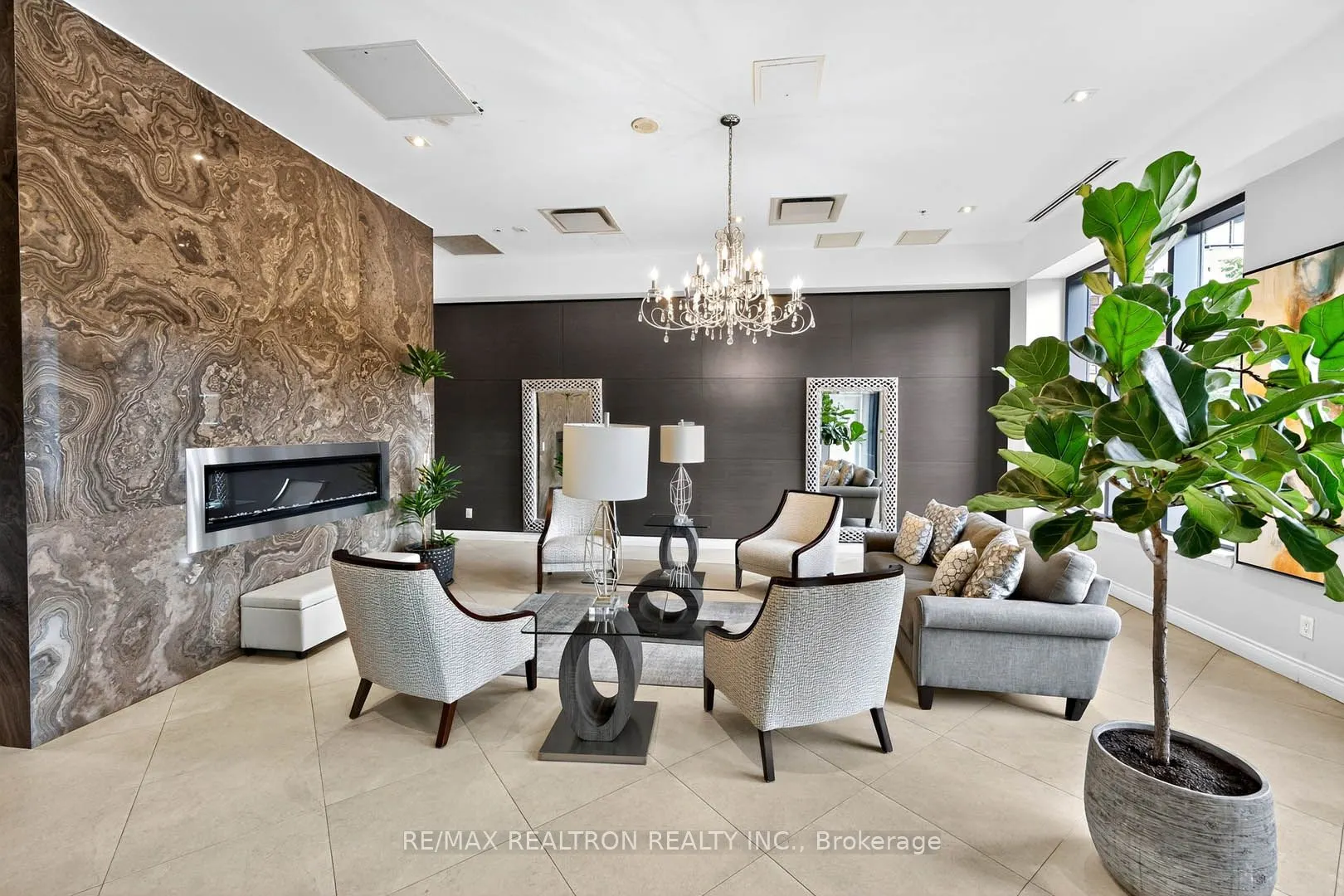 11611 YONGE Street, #525
