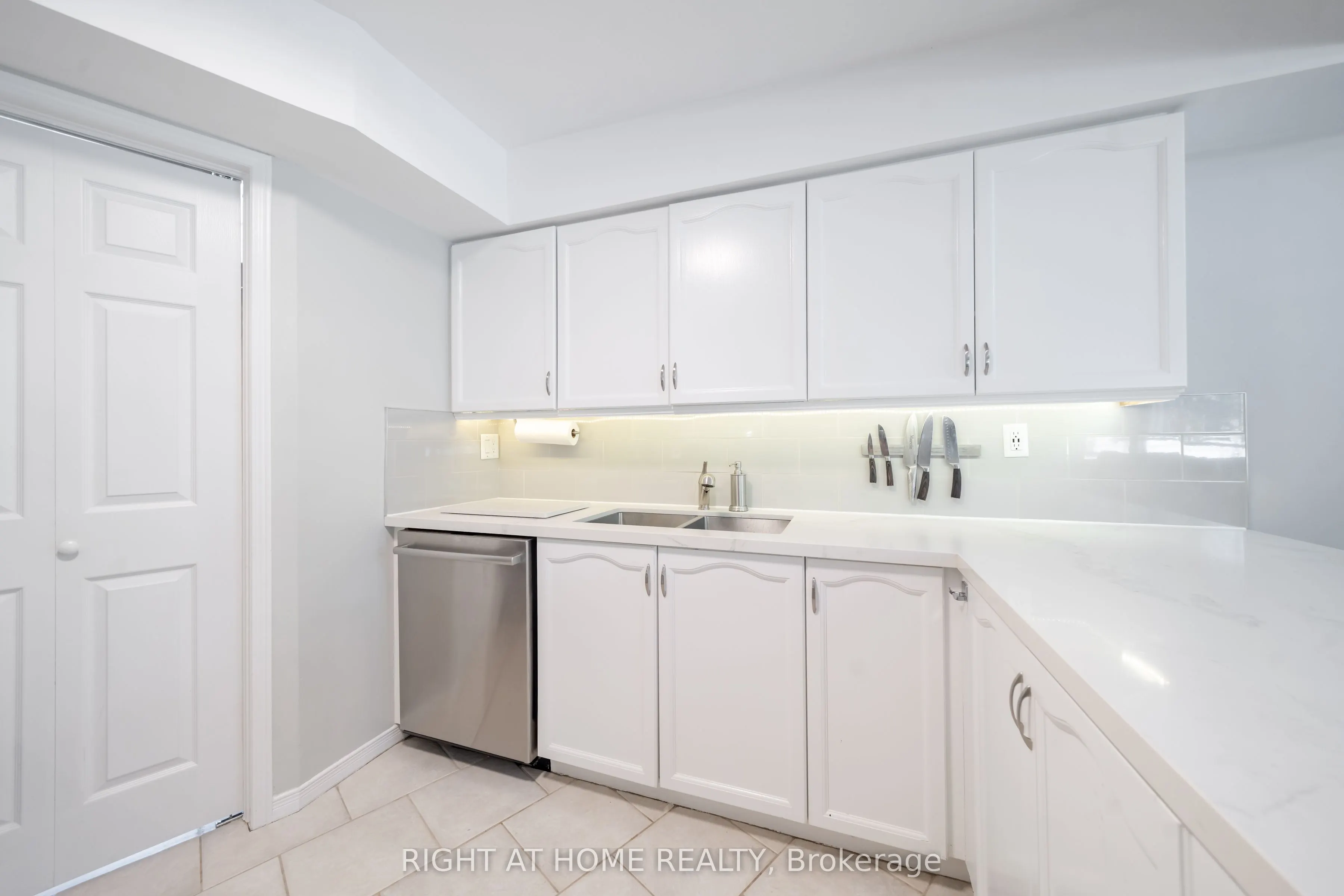 359 Riddell Court, #5