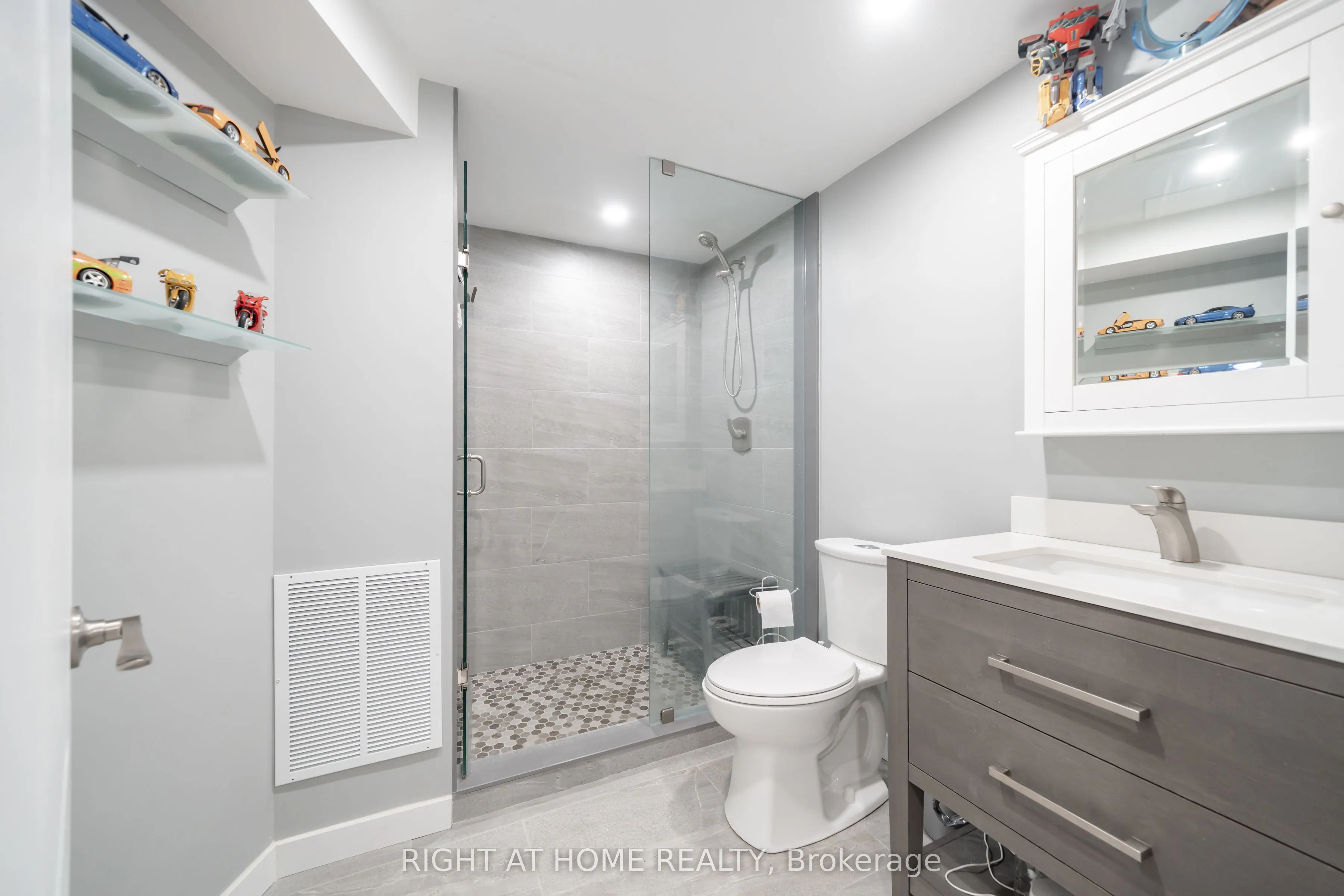359 Riddell Court, #5