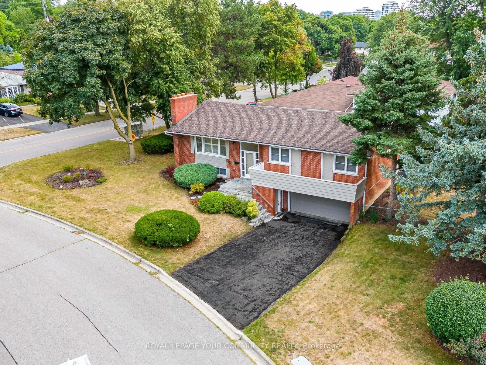 1 Thorny Brae Drive