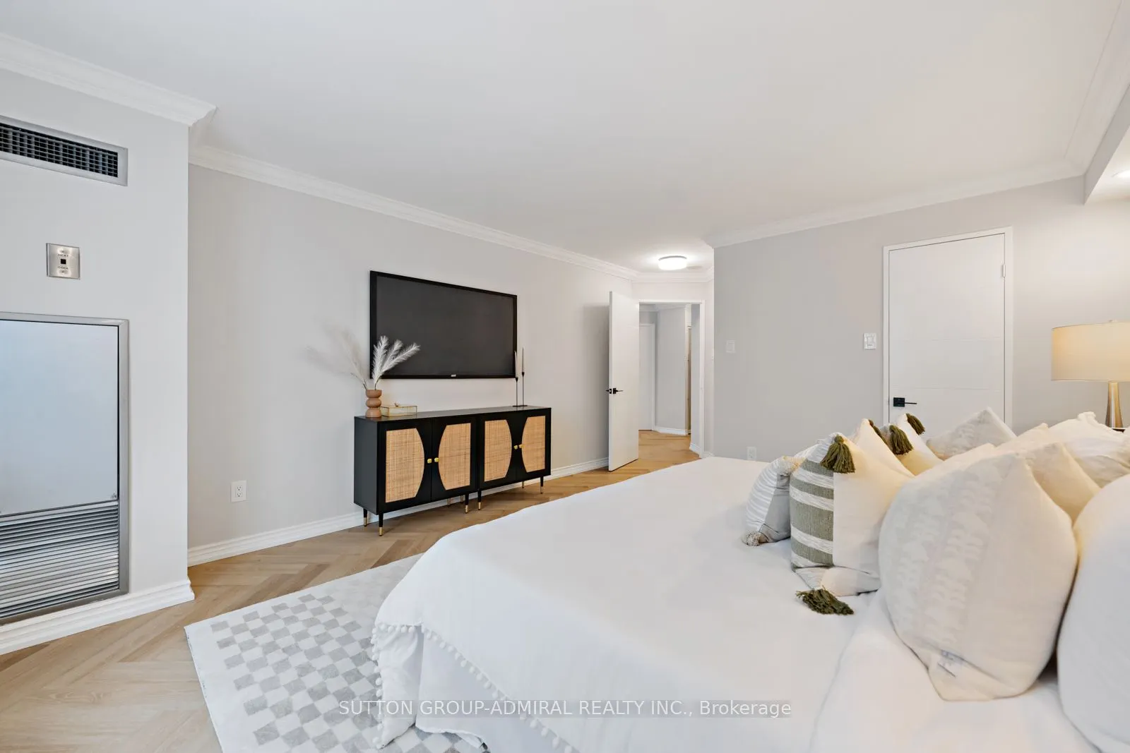 7 Townsgate Drive, #304