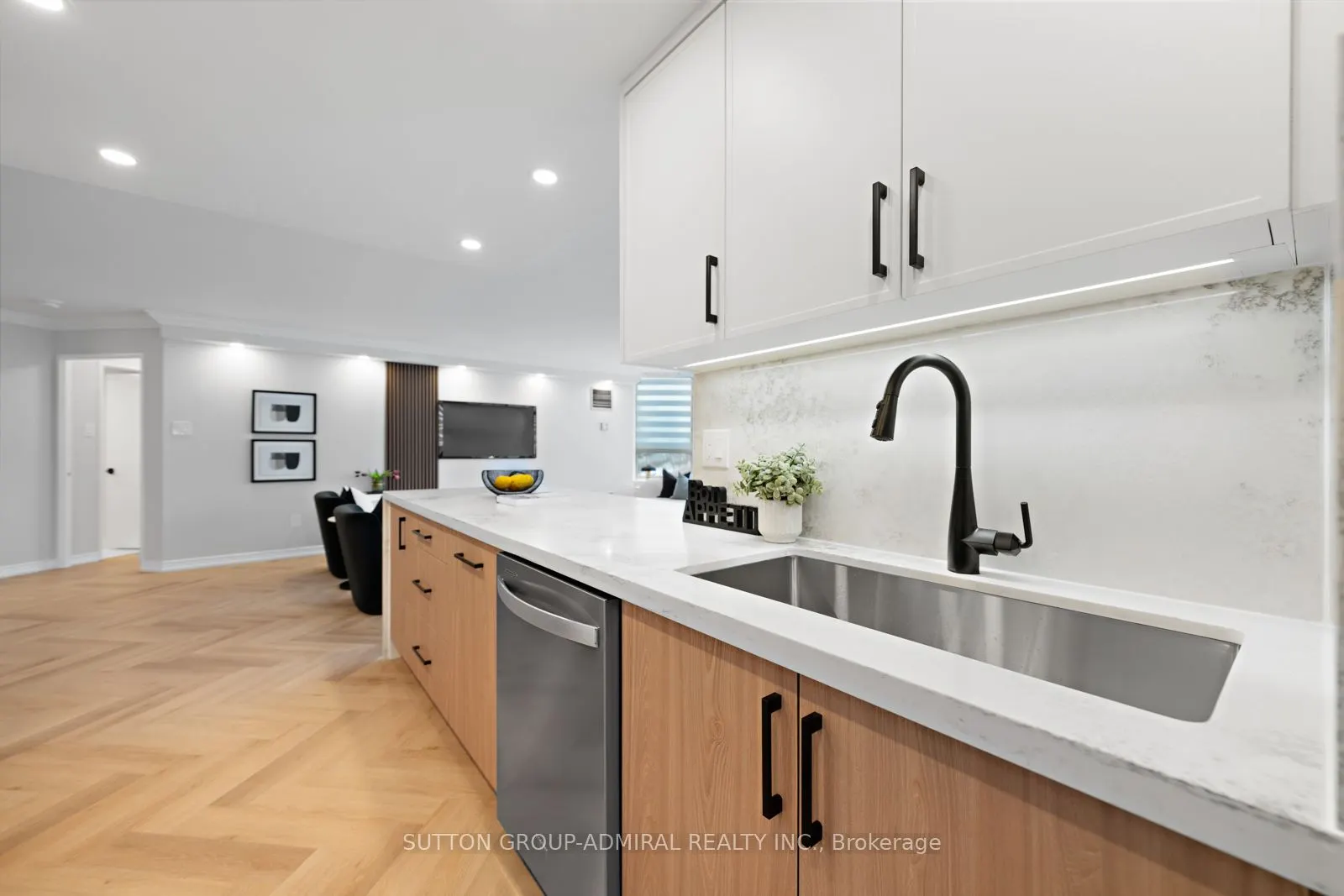 7 Townsgate Drive, #304