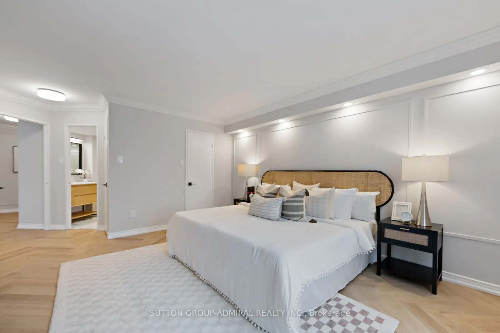 7 Townsgate Drive, #304