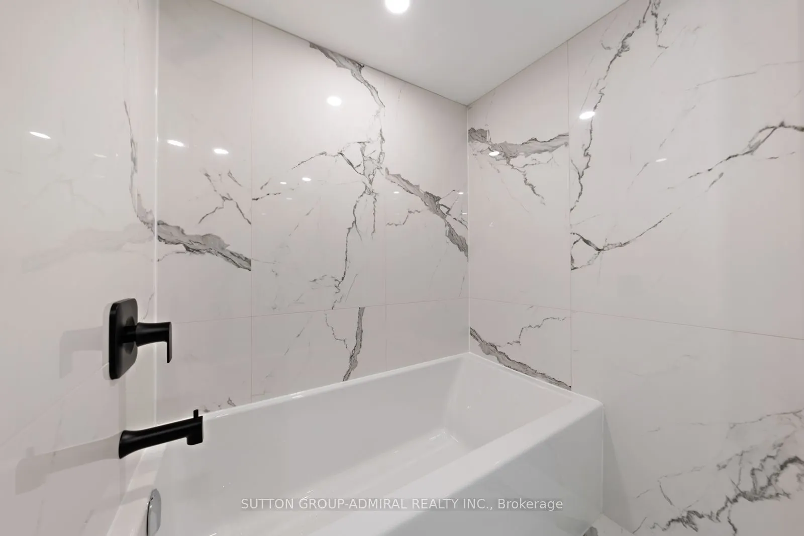 7 Townsgate Drive, #304