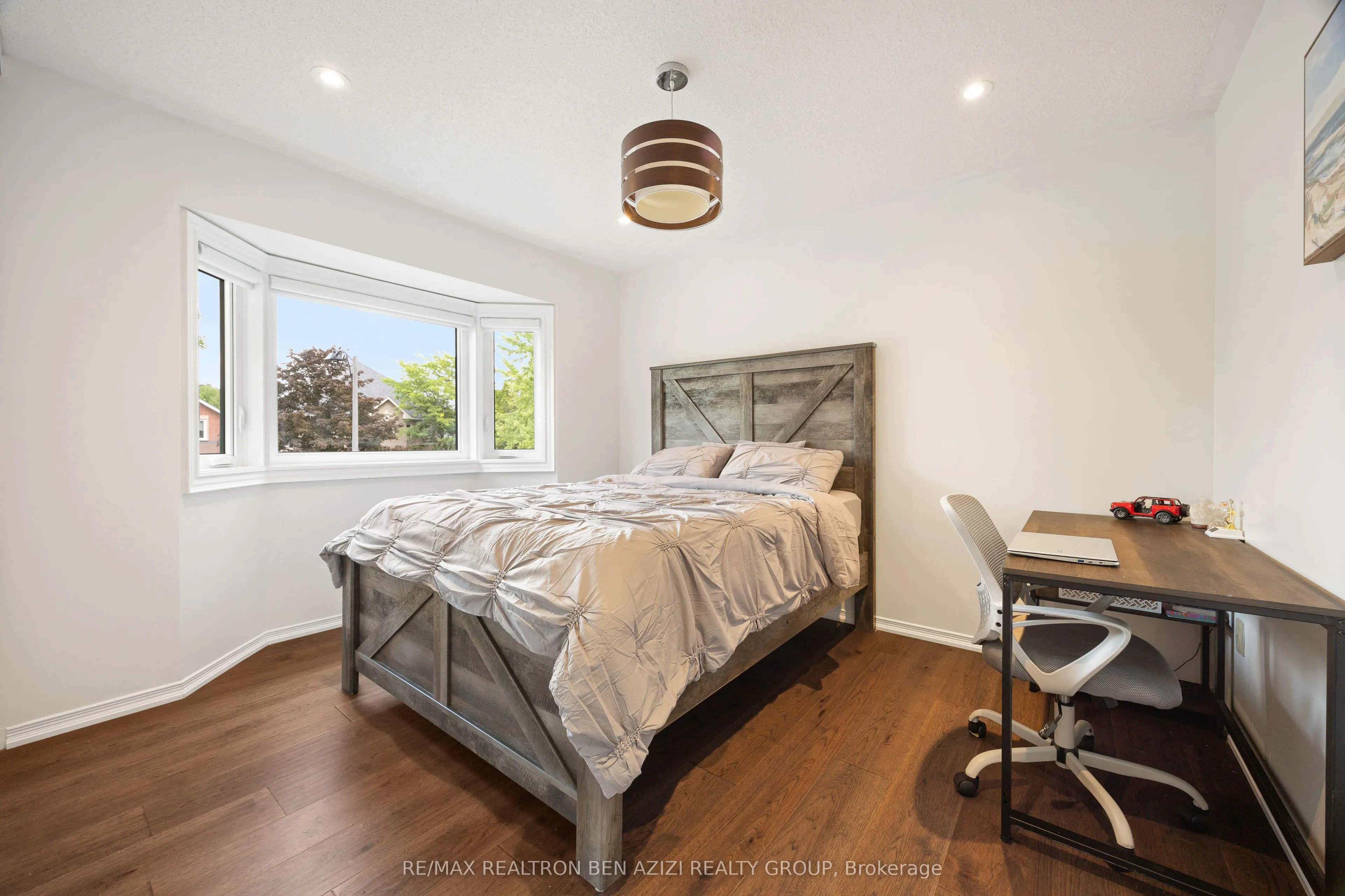 78 Charing Crescent