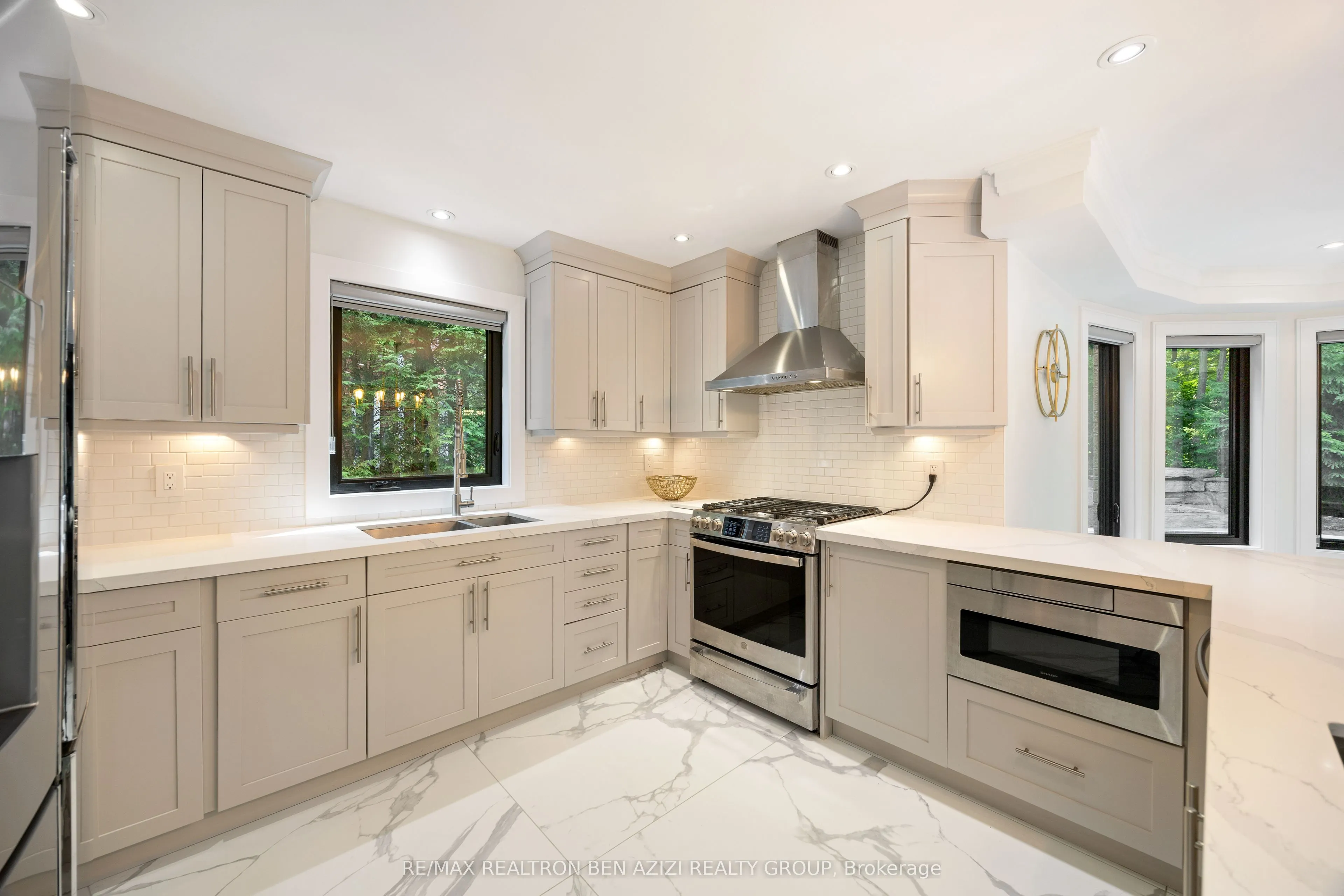 78 Charing Crescent