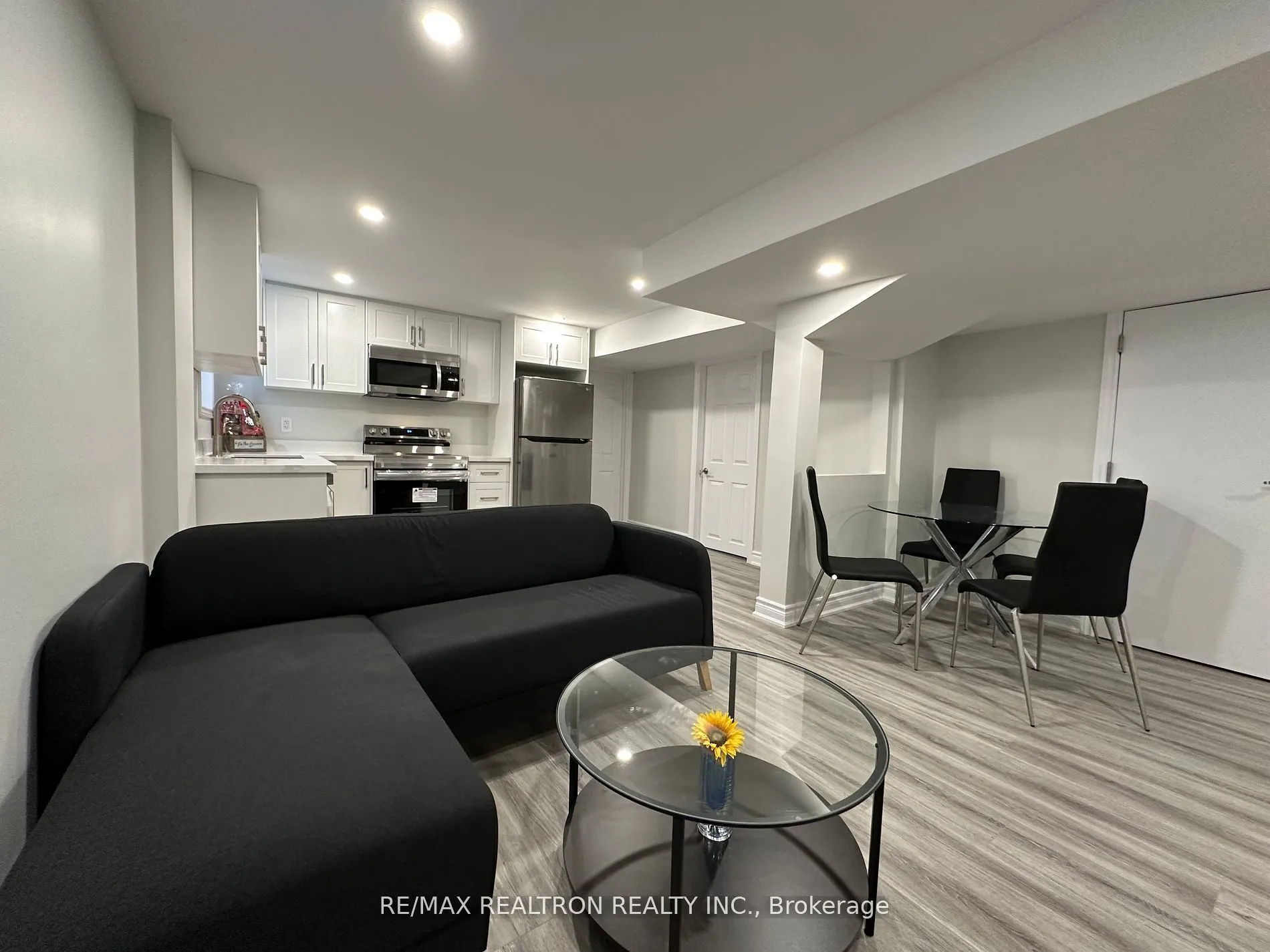 82 Laurier Avenue