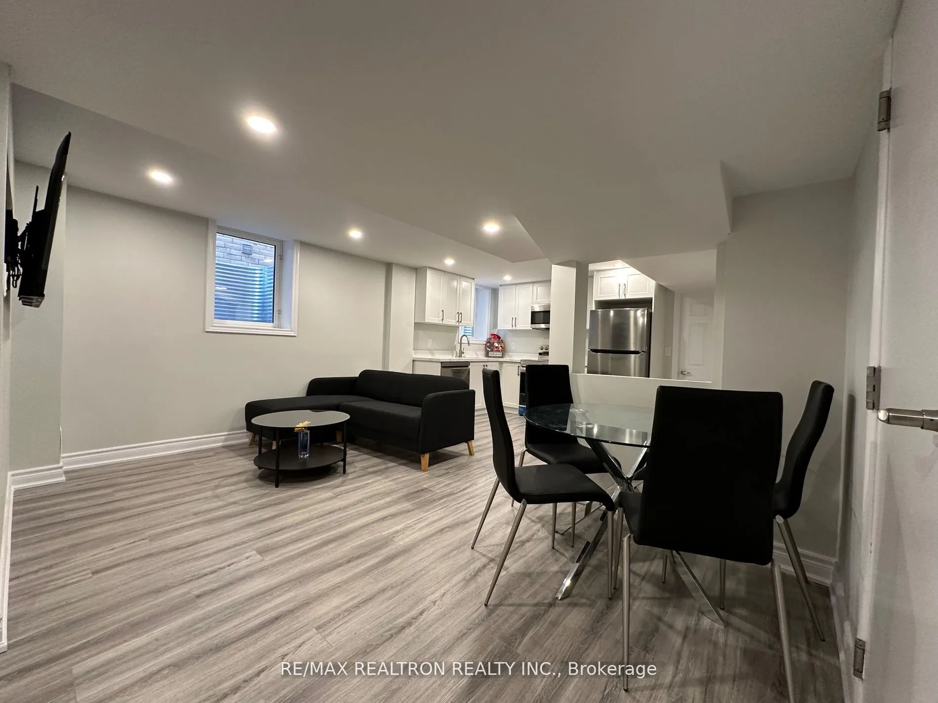 82 Laurier Avenue