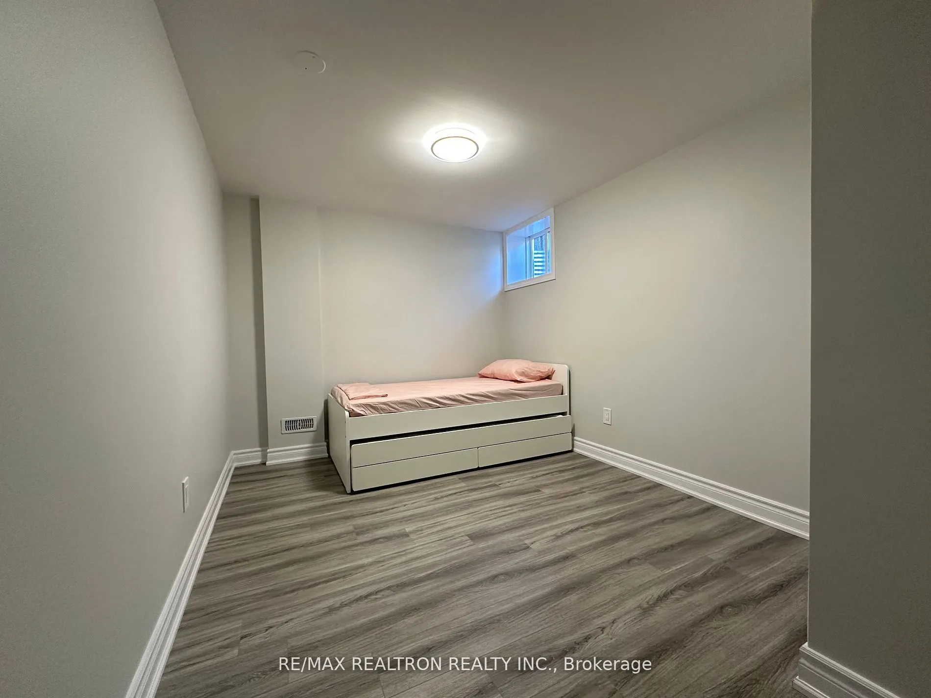 82 Laurier Avenue