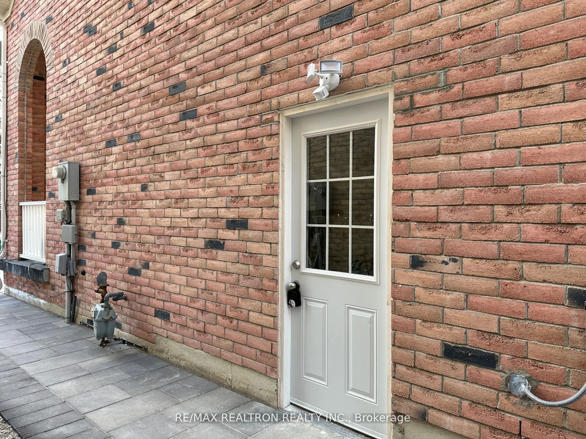 82 Laurier Avenue