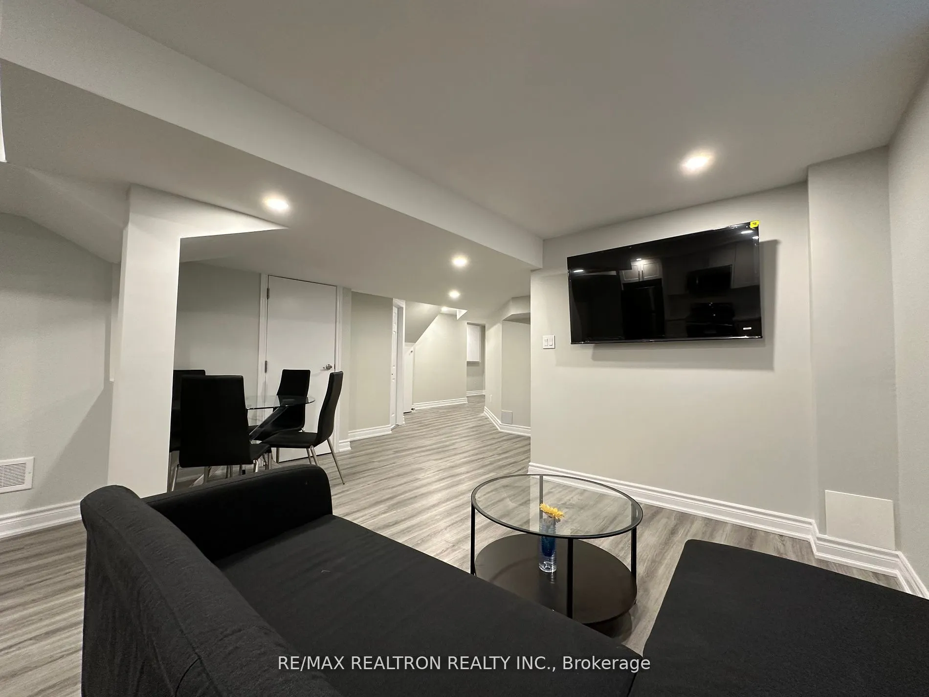 82 Laurier Avenue