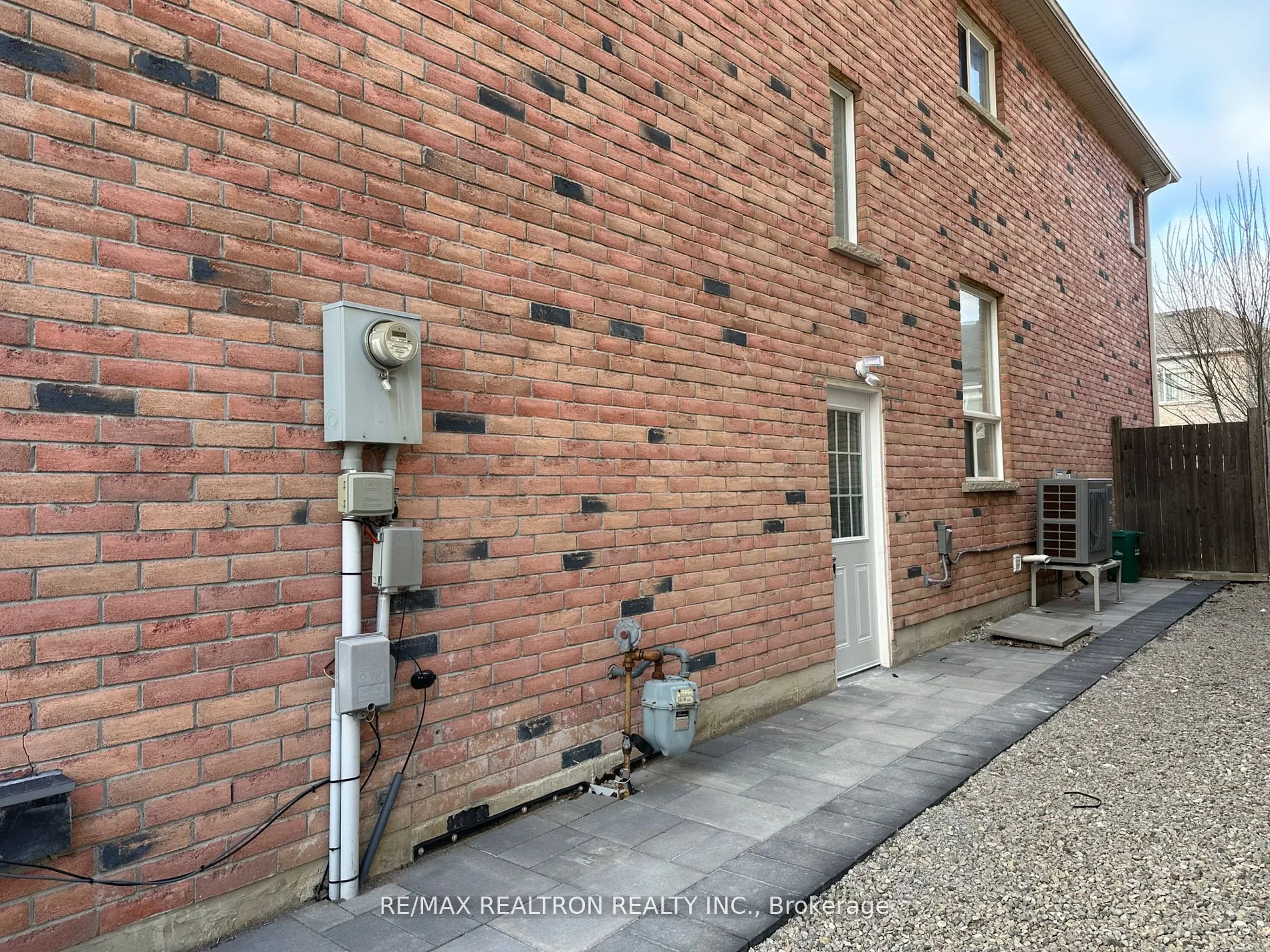 82 Laurier Avenue