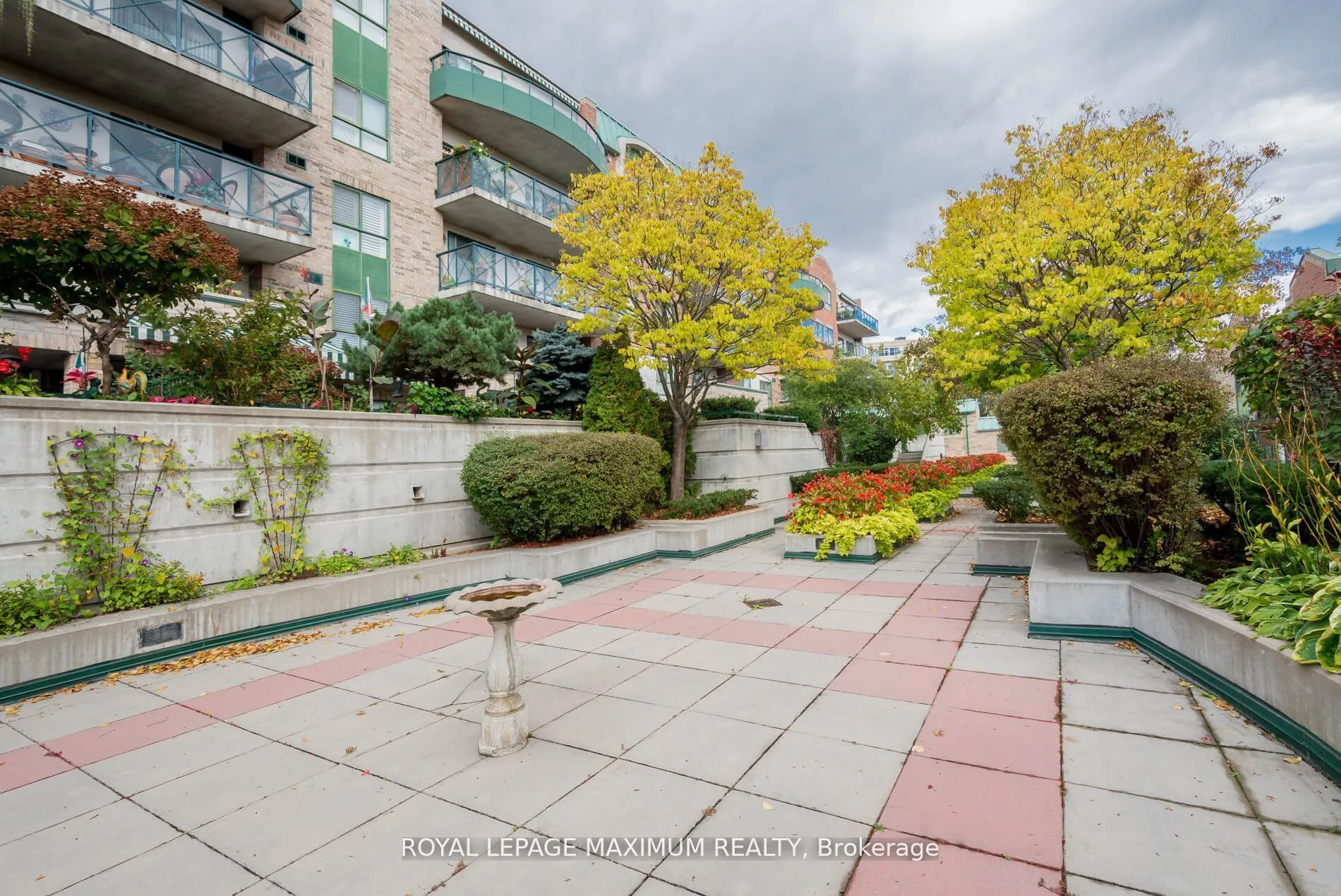 121 Woodbridge Avenue, #404