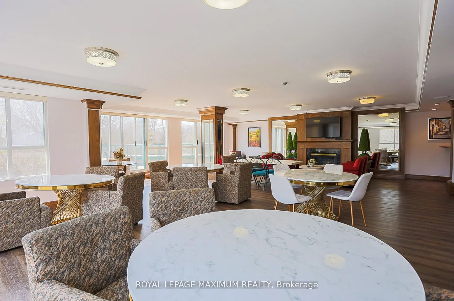 121 Woodbridge Avenue, #404