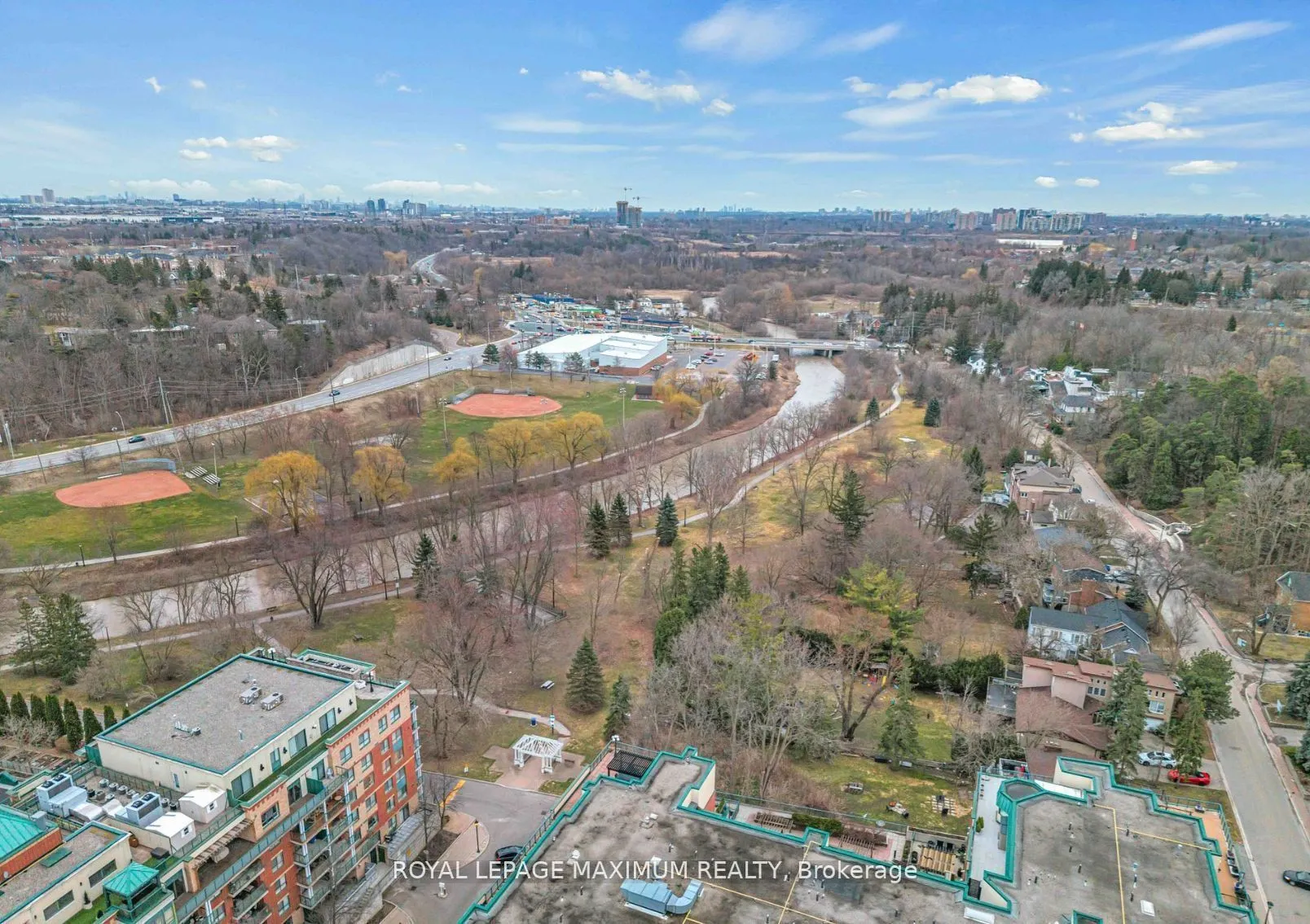 121 Woodbridge Avenue, #404