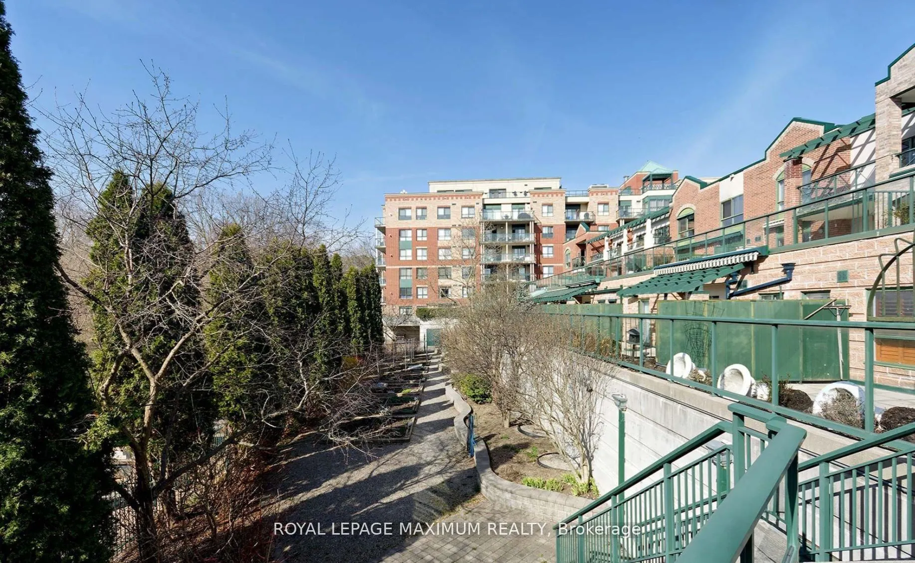 121 Woodbridge Avenue, #404