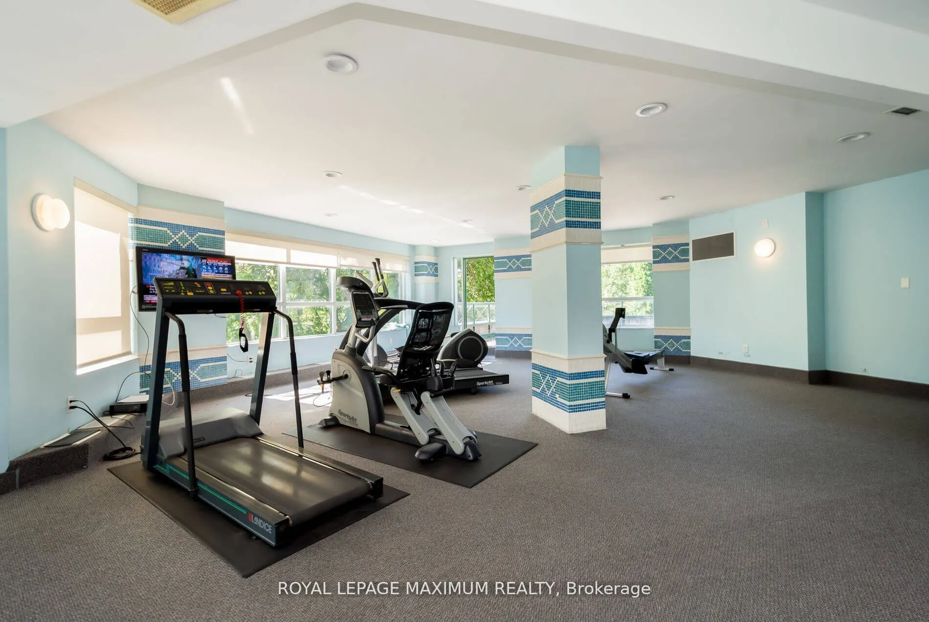 121 Woodbridge Avenue, #404