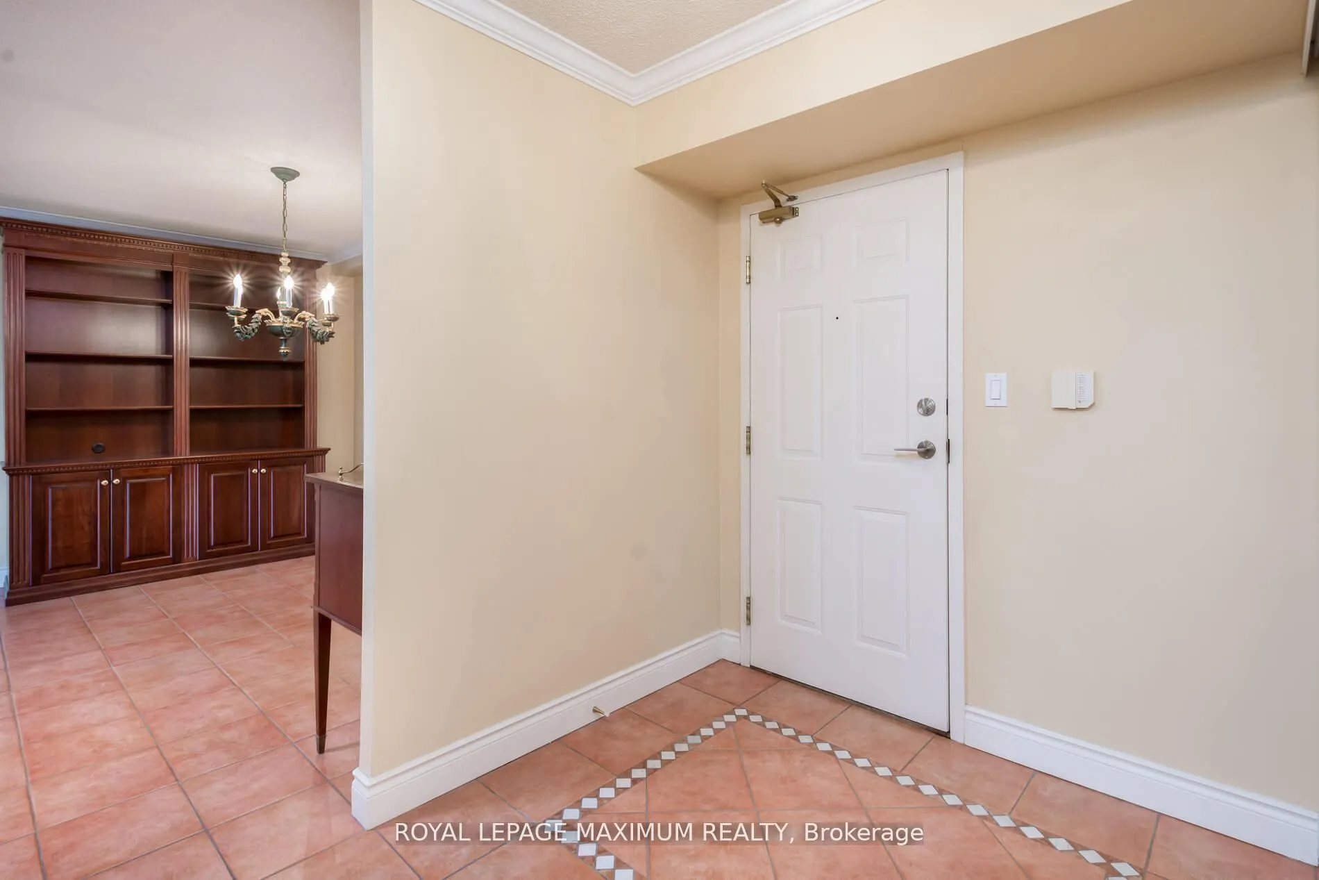 121 Woodbridge Avenue, #404