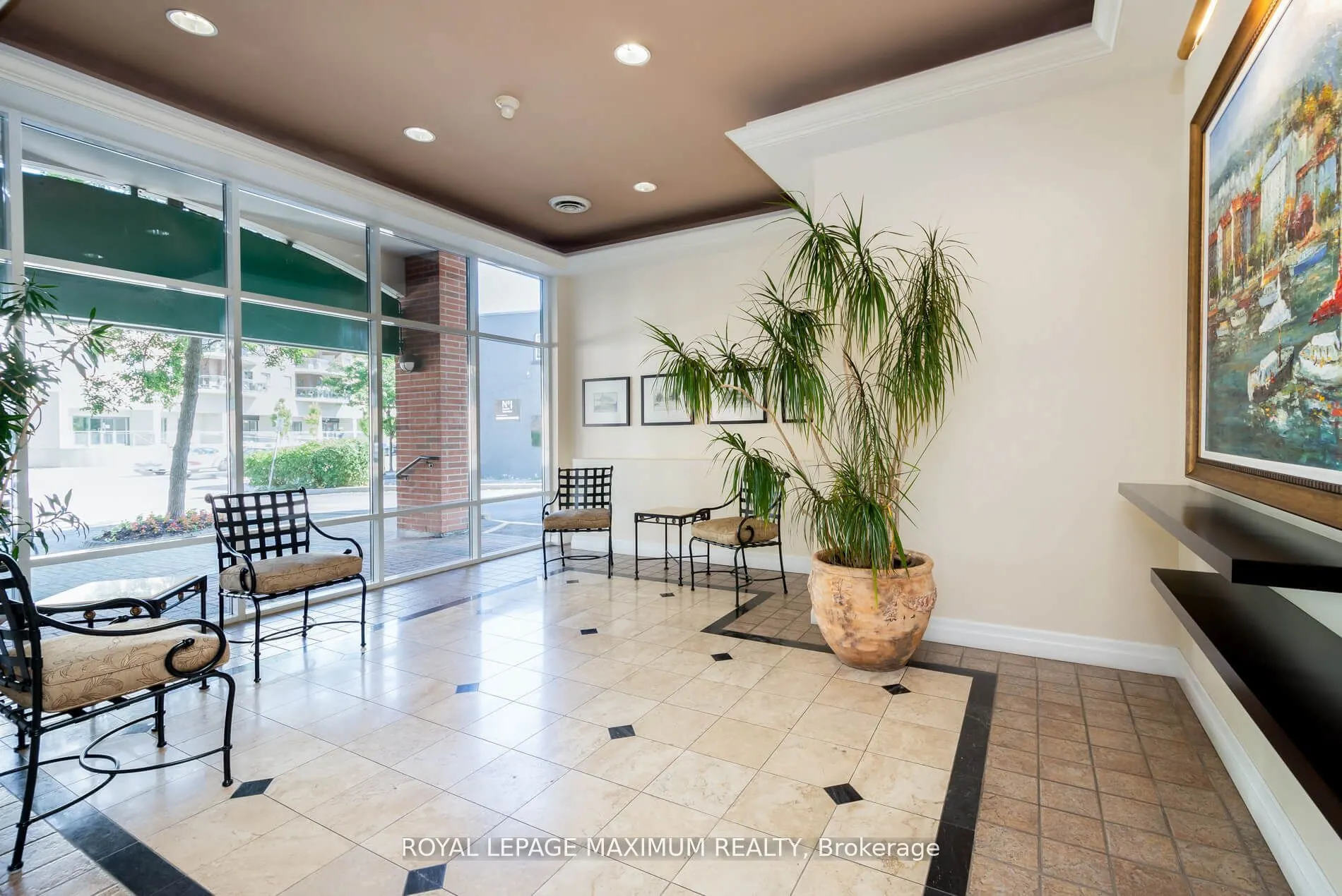 121 Woodbridge Avenue, #404
