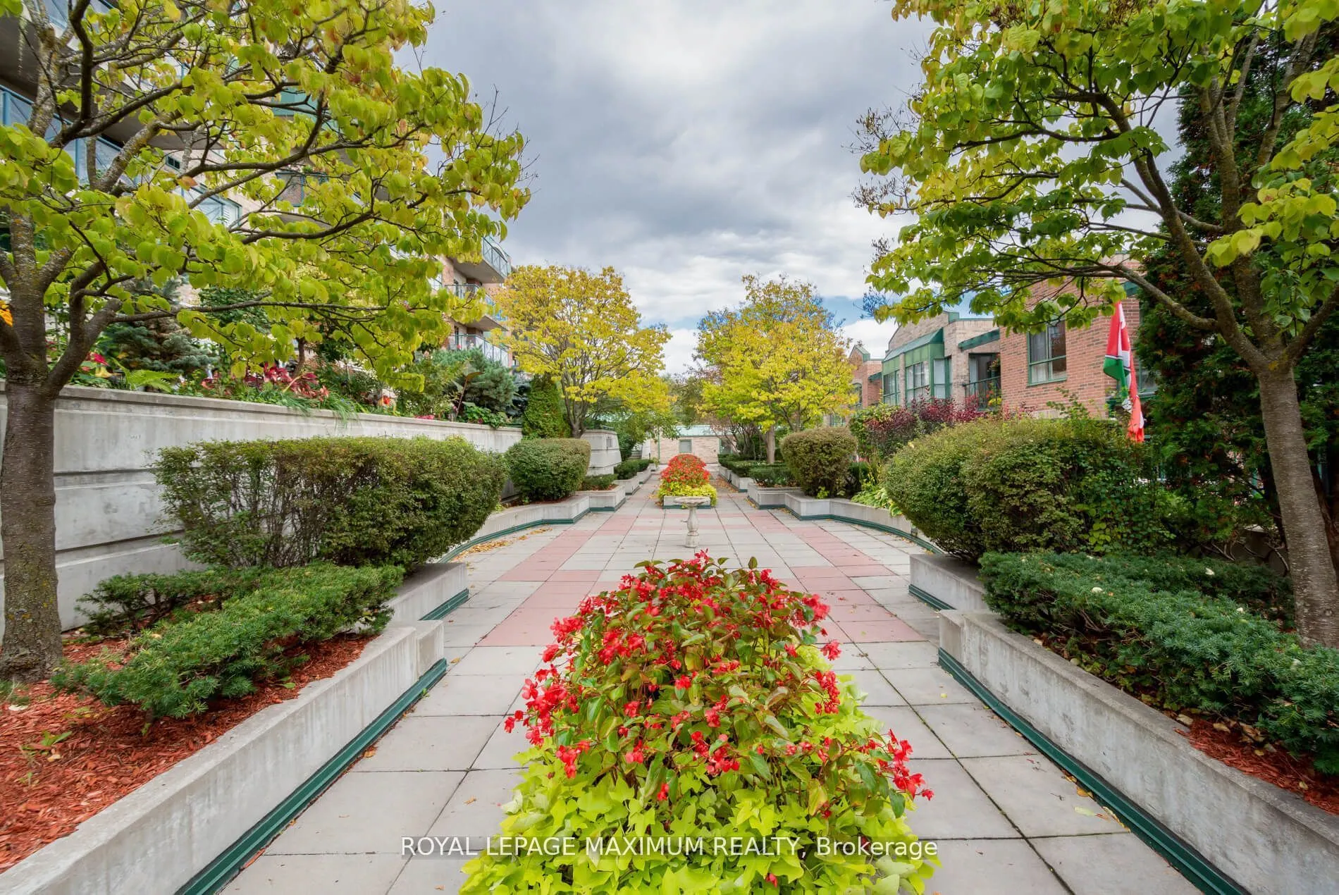 121 Woodbridge Avenue, #404