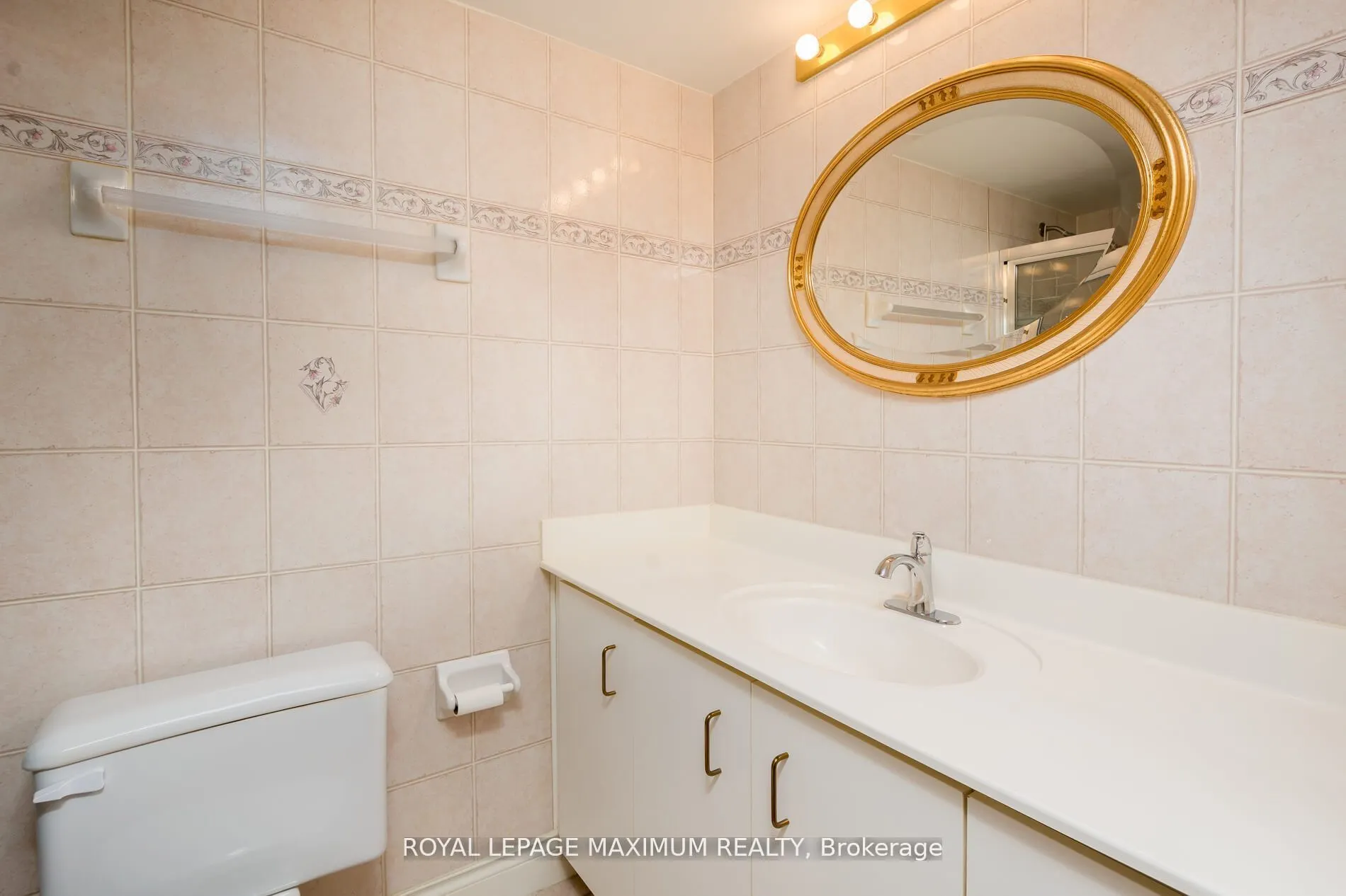 121 Woodbridge Avenue, #404