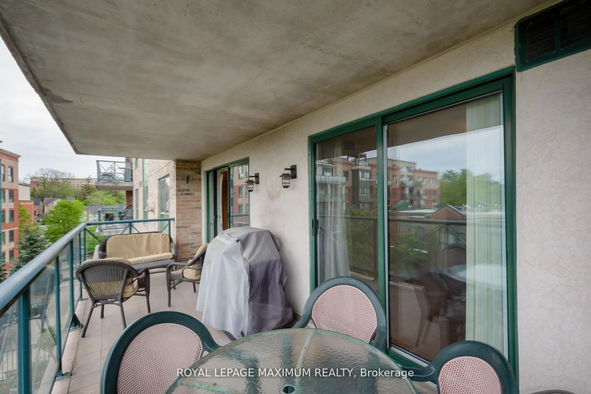 121 Woodbridge Avenue, #404