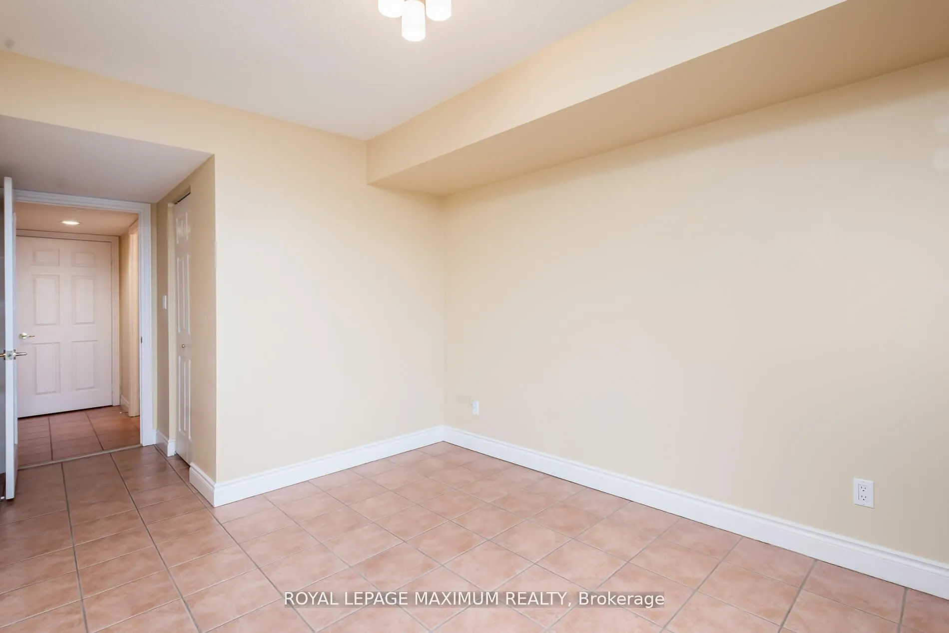 121 Woodbridge Avenue, #404