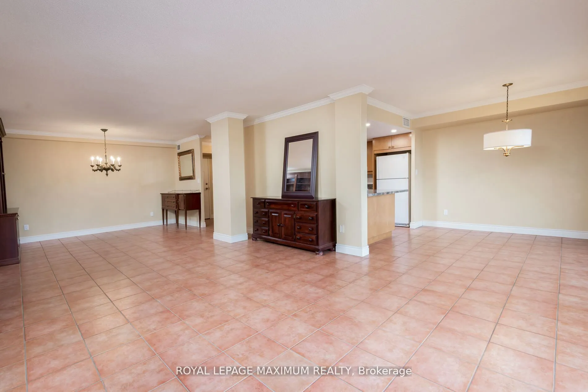 121 Woodbridge Avenue, #404