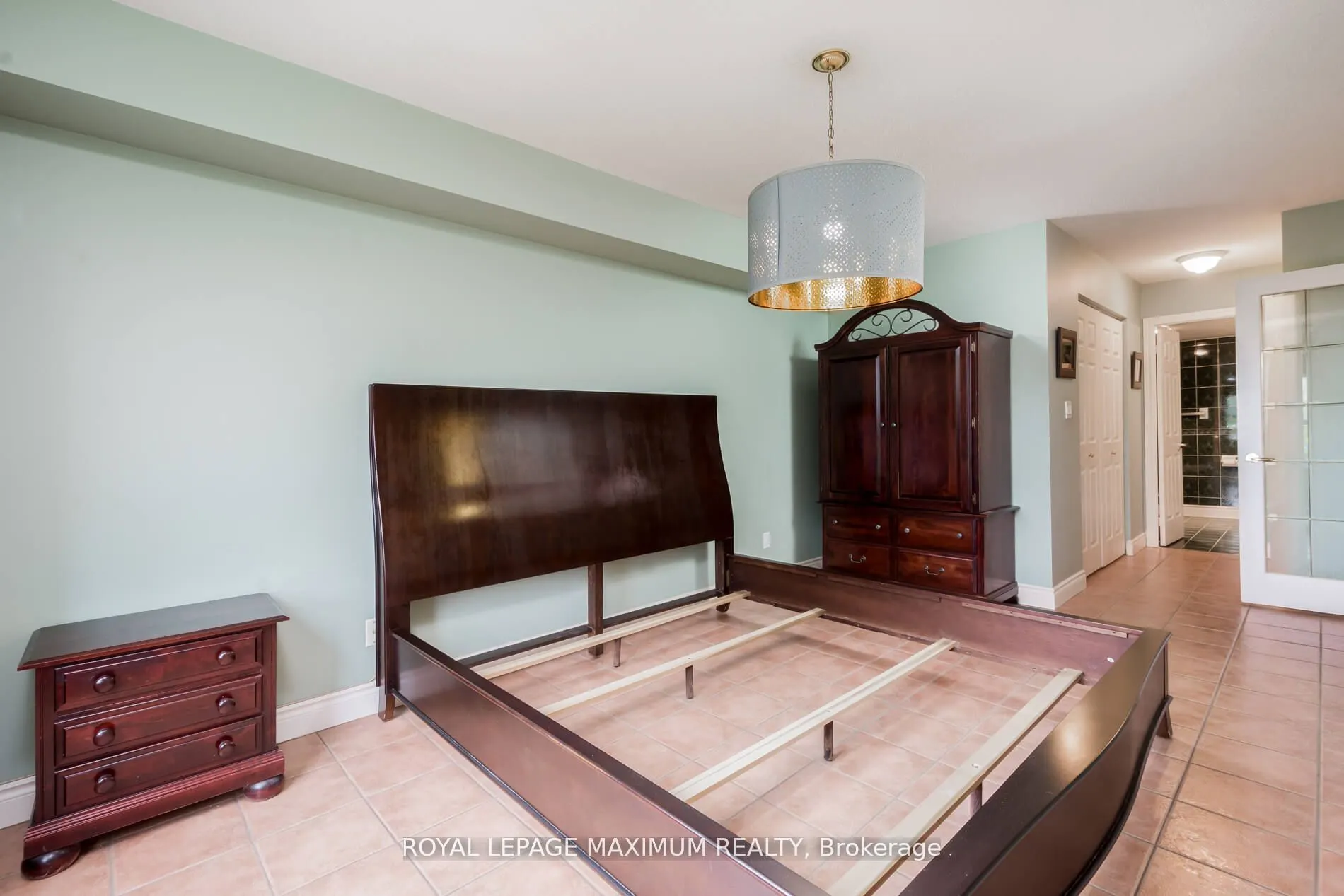 121 Woodbridge Avenue, #404